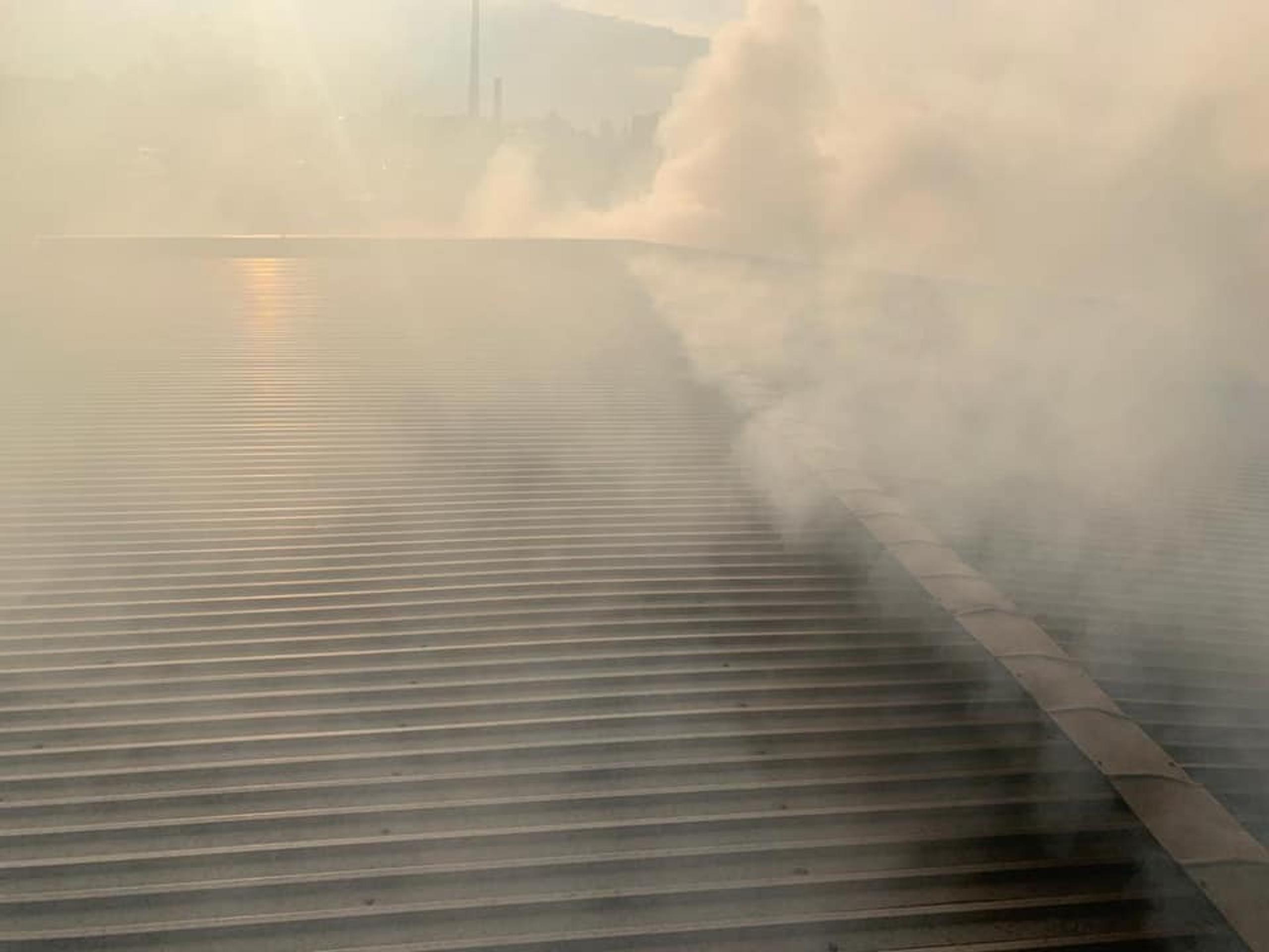 Požiar predajne s nábytkom.