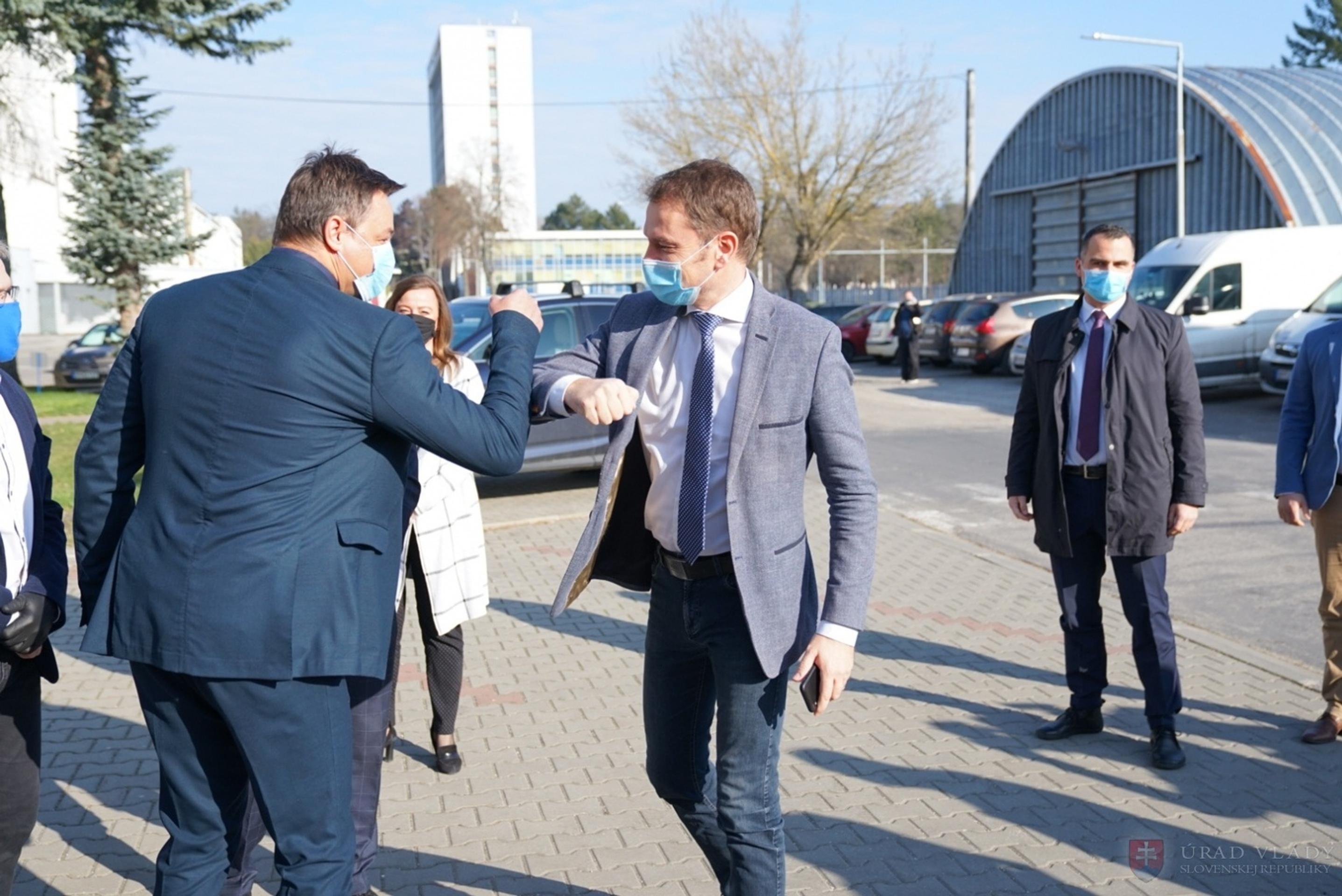 Premiér Igor Matovič prichádza na rokovanie vlády (2. aprila 2020)