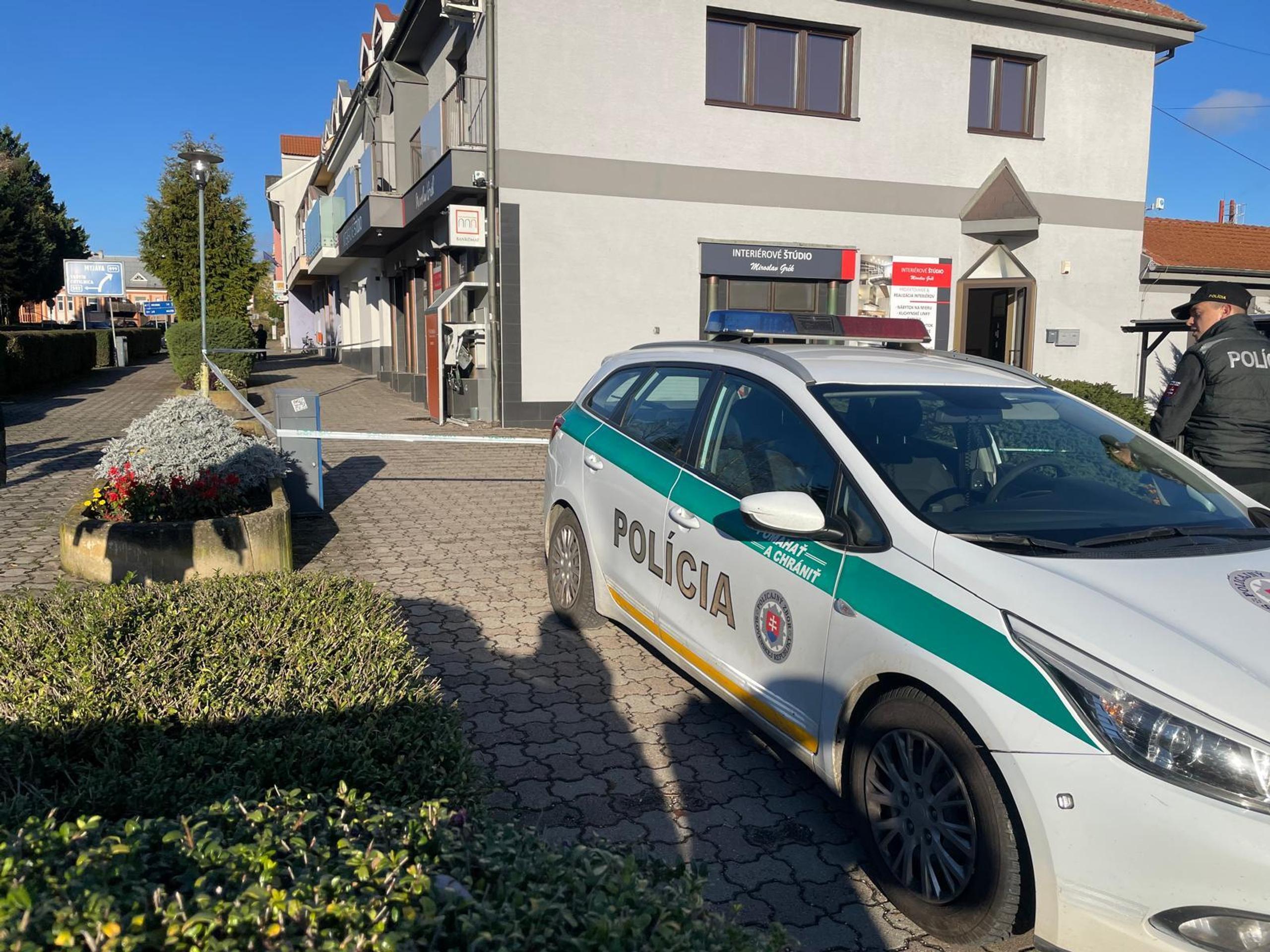 Výbuch bankomatu v meste Vrbové.