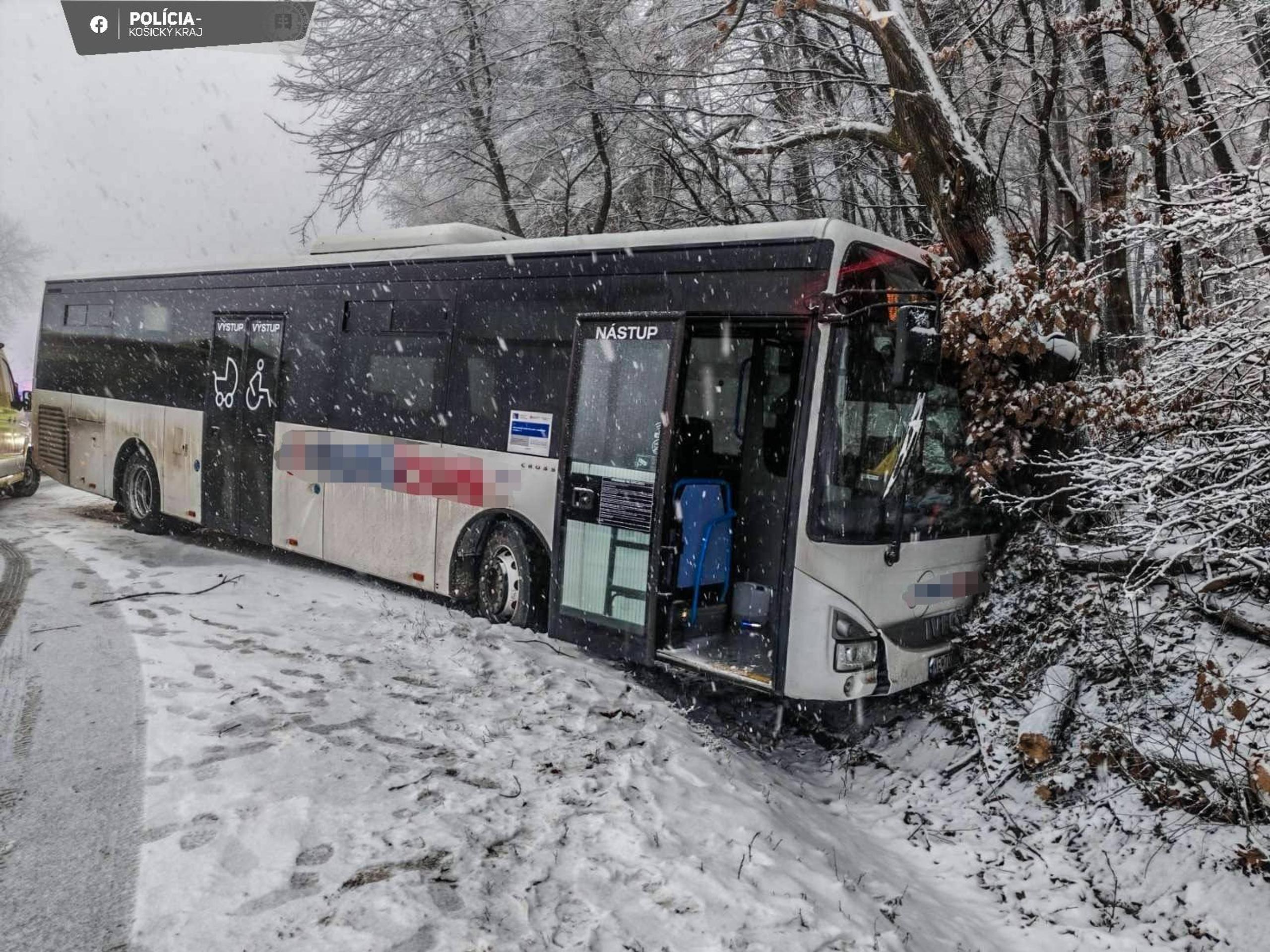 Dopravná nehoda autobusu na Slanci