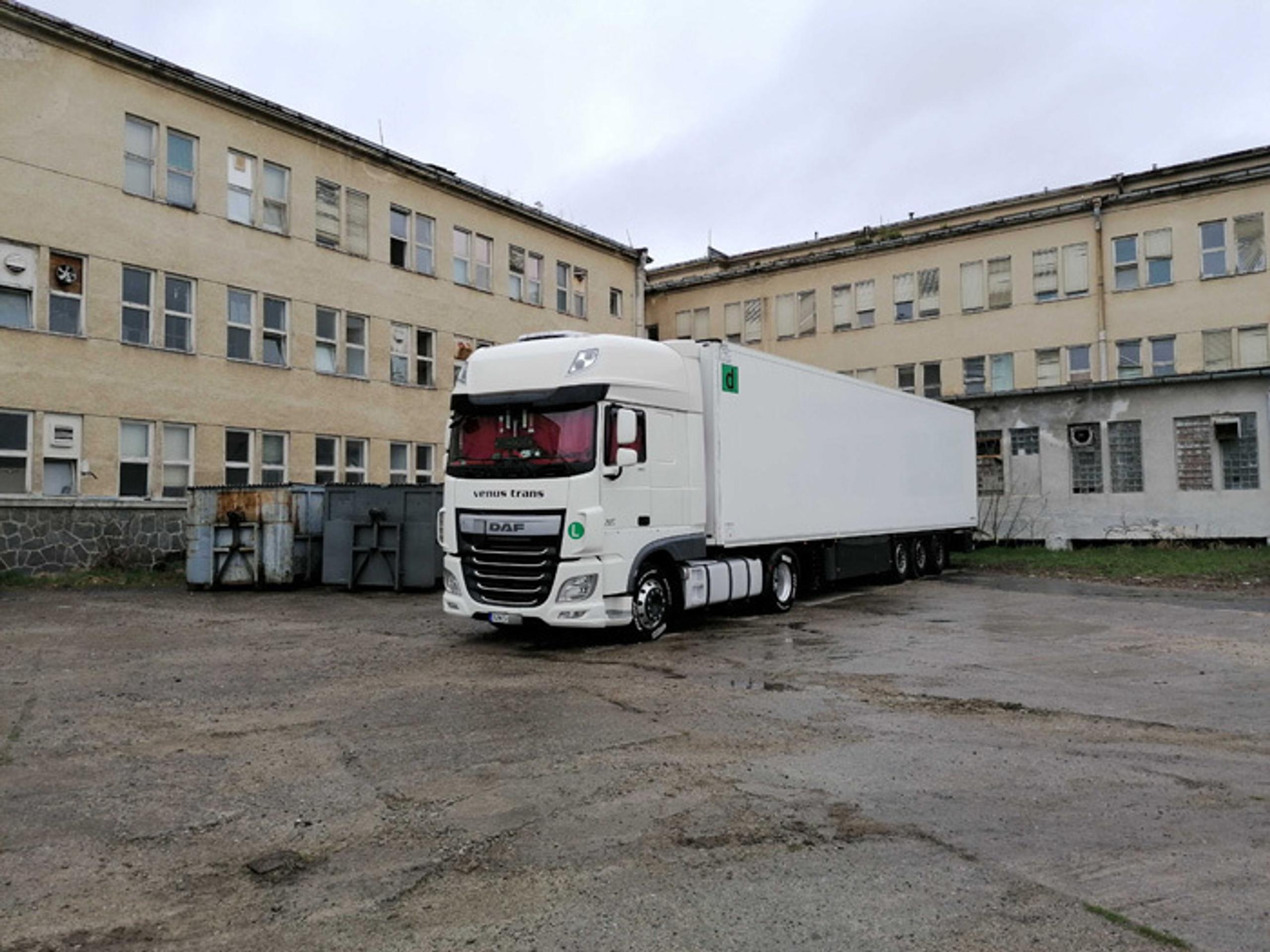 Maďarský kamión pred Imunou v Šarišských Michaľanoch.