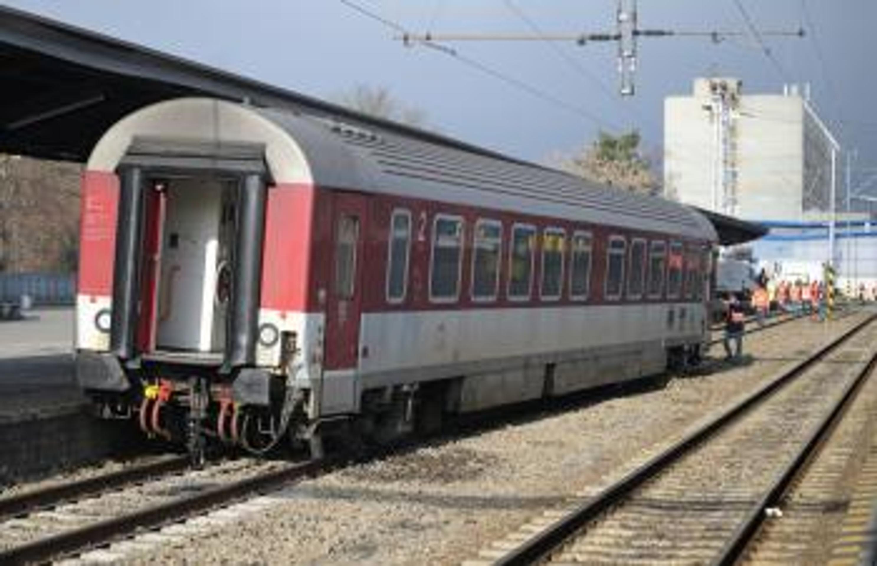 Na železničnej stanici v Košiciach sa vykoľajil vozeň vlaku