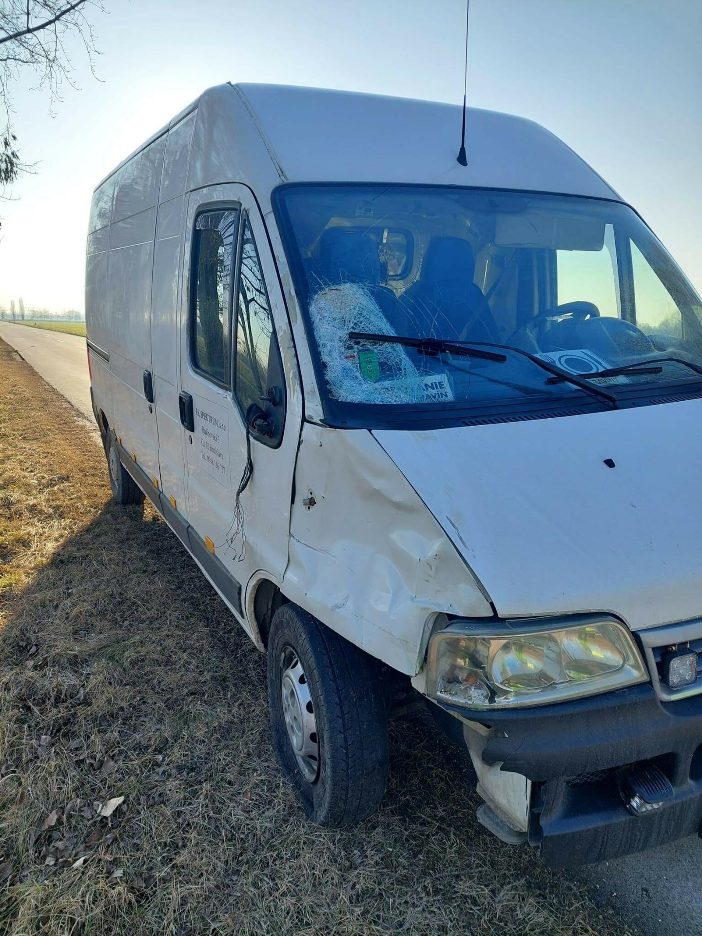 Nehoda neďaleko obce Milinovice. 