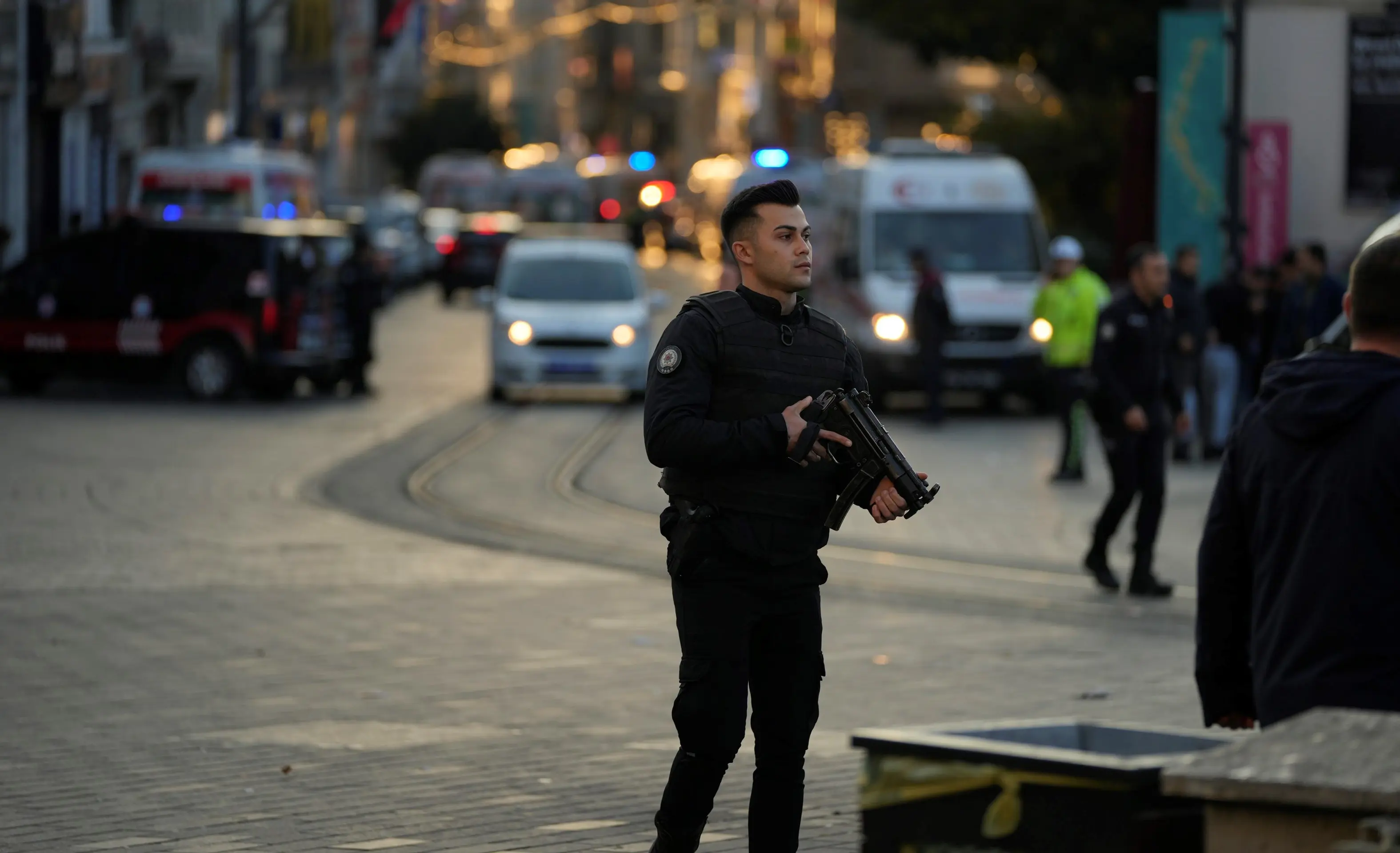 Ulicu, na ktorej došlo k výbuchu, hermeticky uzavrela polícia.