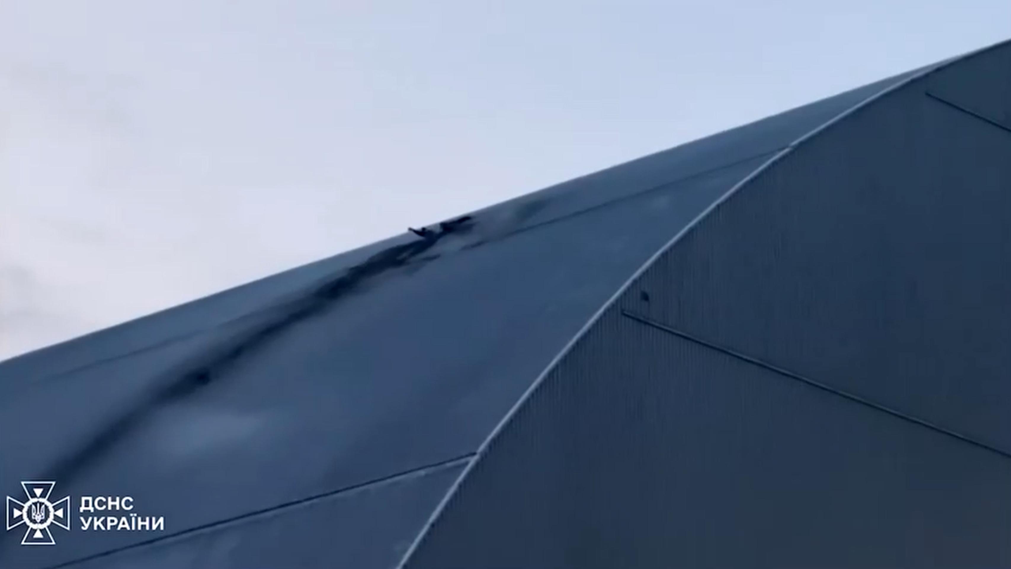 Prerazený kryt sarkofágu v Černobyle