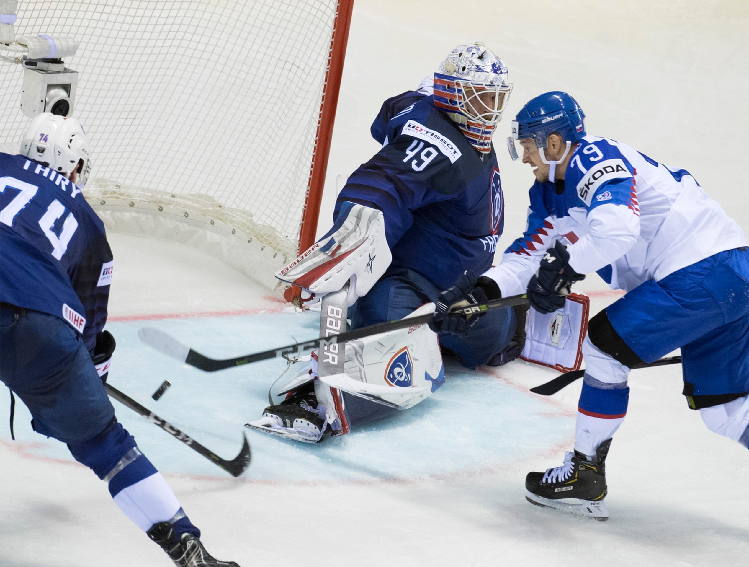 Michal Čajkovský sa raduje z gólu proti Francúzsku na MS 2019.