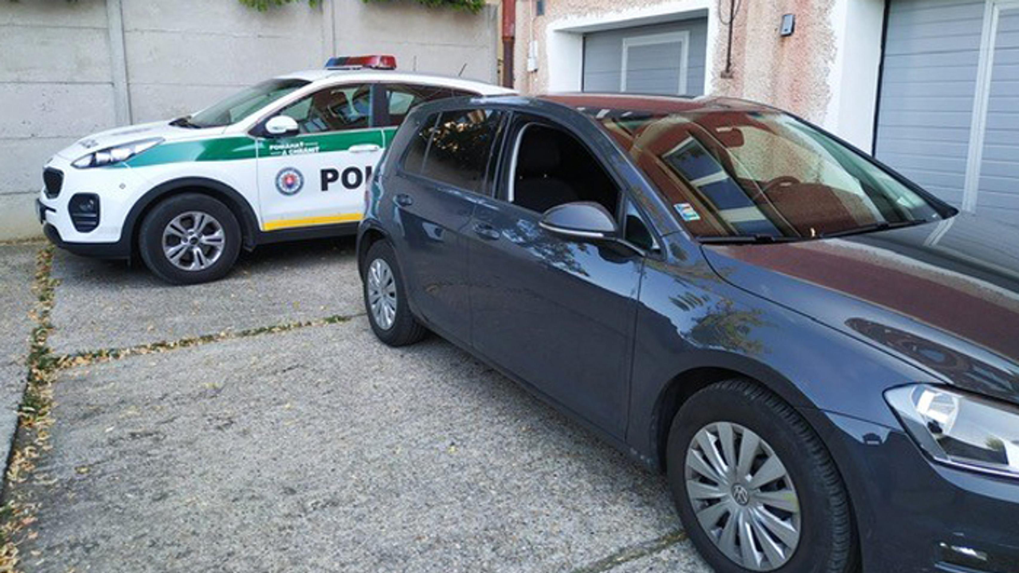 Zadržaných vyšetrovateľov vypočúvajú na bratislavskej krajskej prokuratúre.