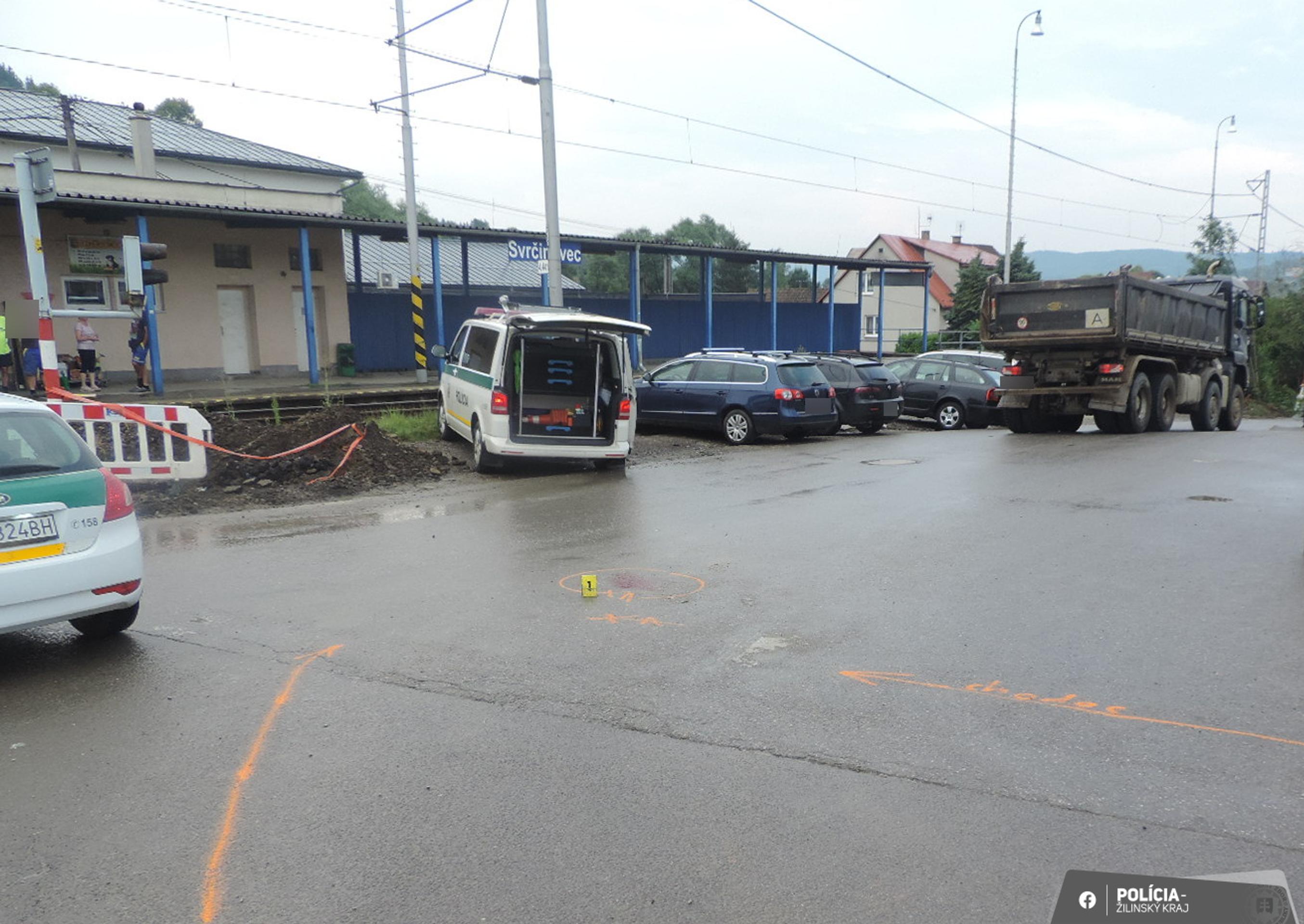 Nákladné auto zrazilo vo Svrčinovci chlapca.