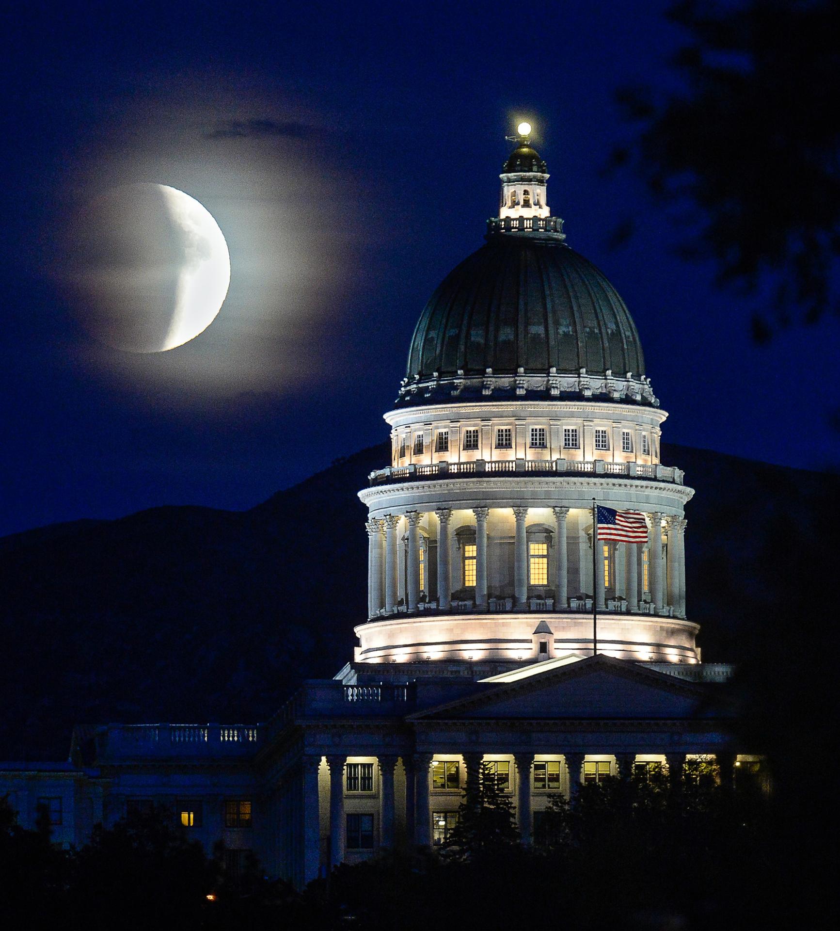 Zatmenie Mesiaca - Capitol v Salt Lake City.