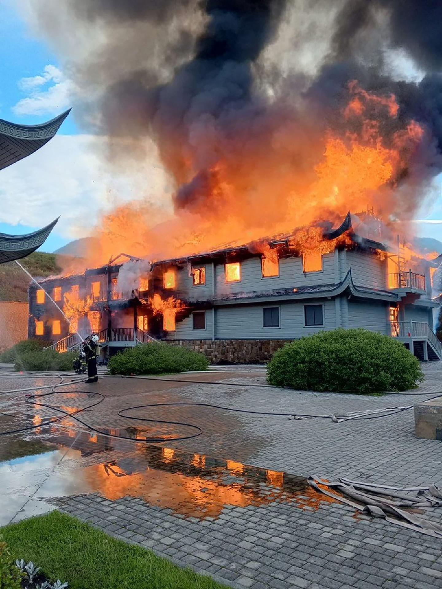 Putinovu daču zničil požiar.