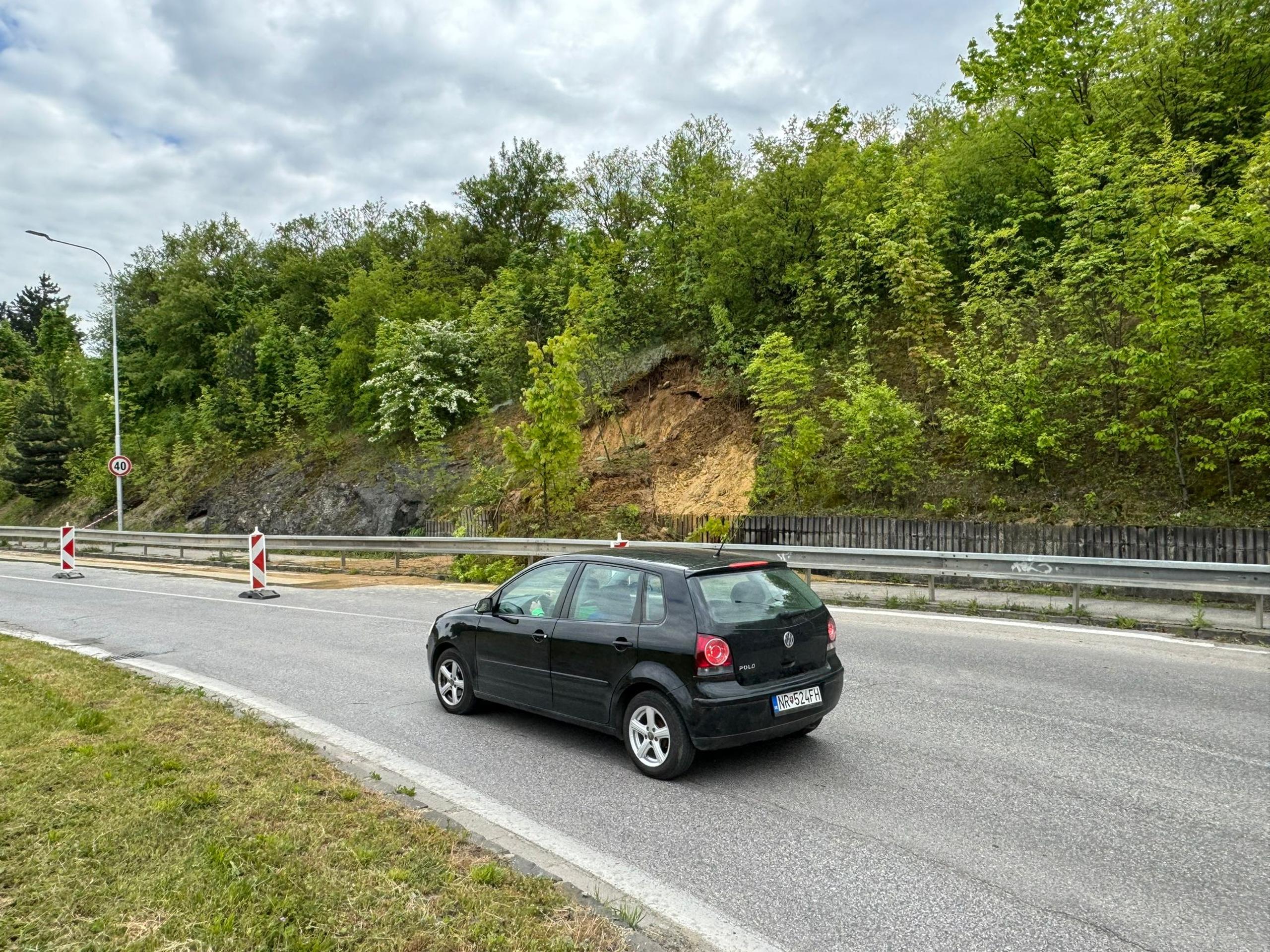 Zosunutý svah v Nitre.