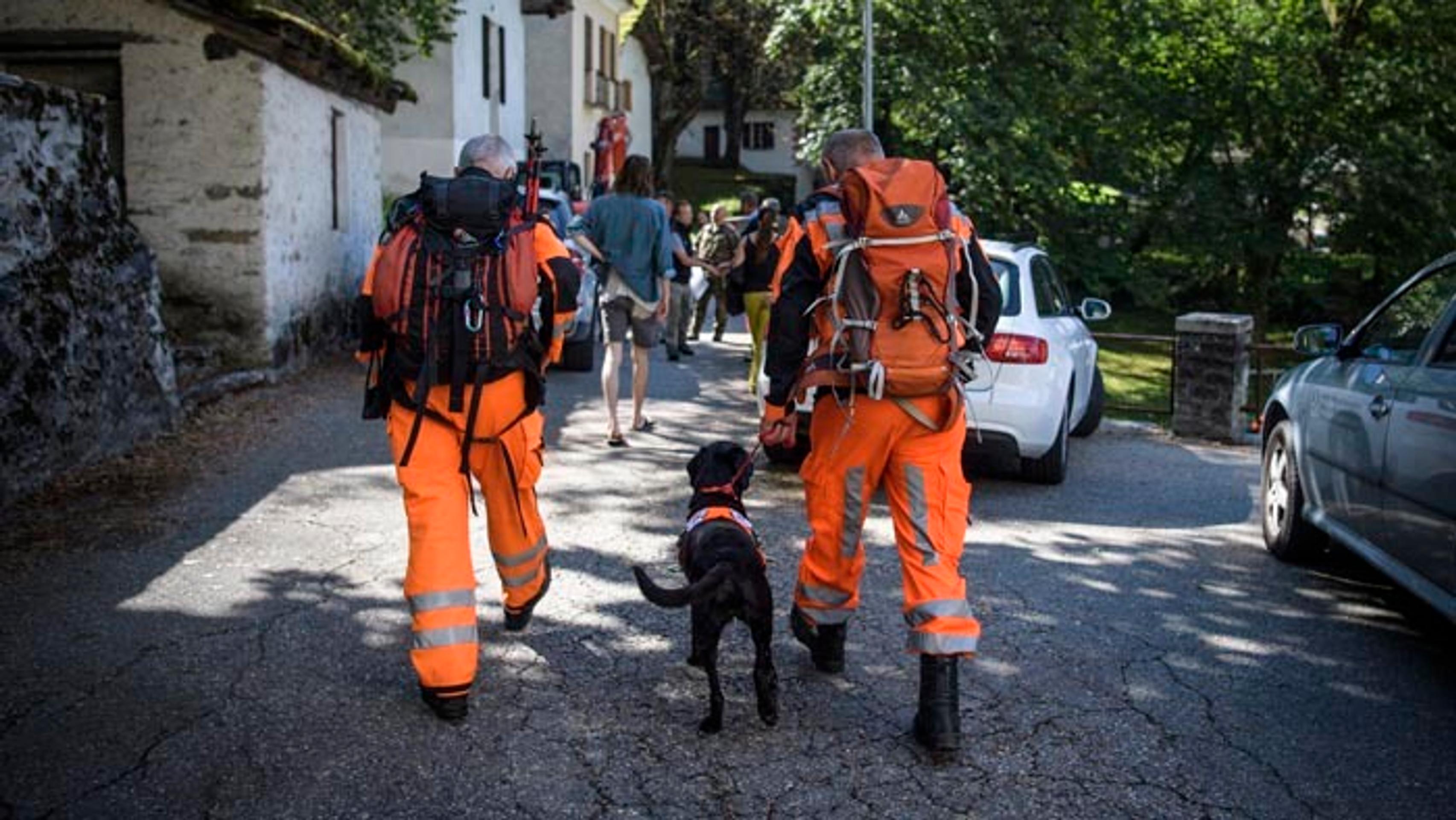 Záchranári pátrajú po nezvestných turistoch.