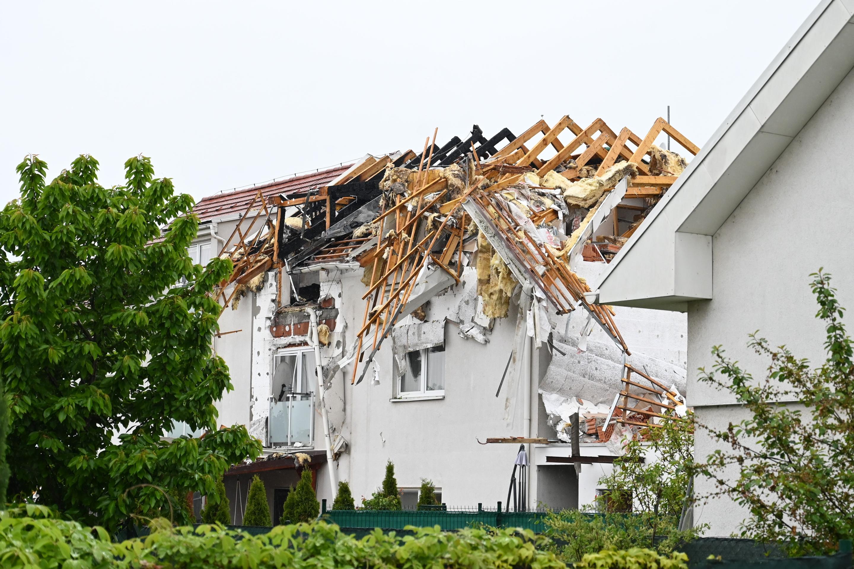 Explózia v obci Biely Kostol.