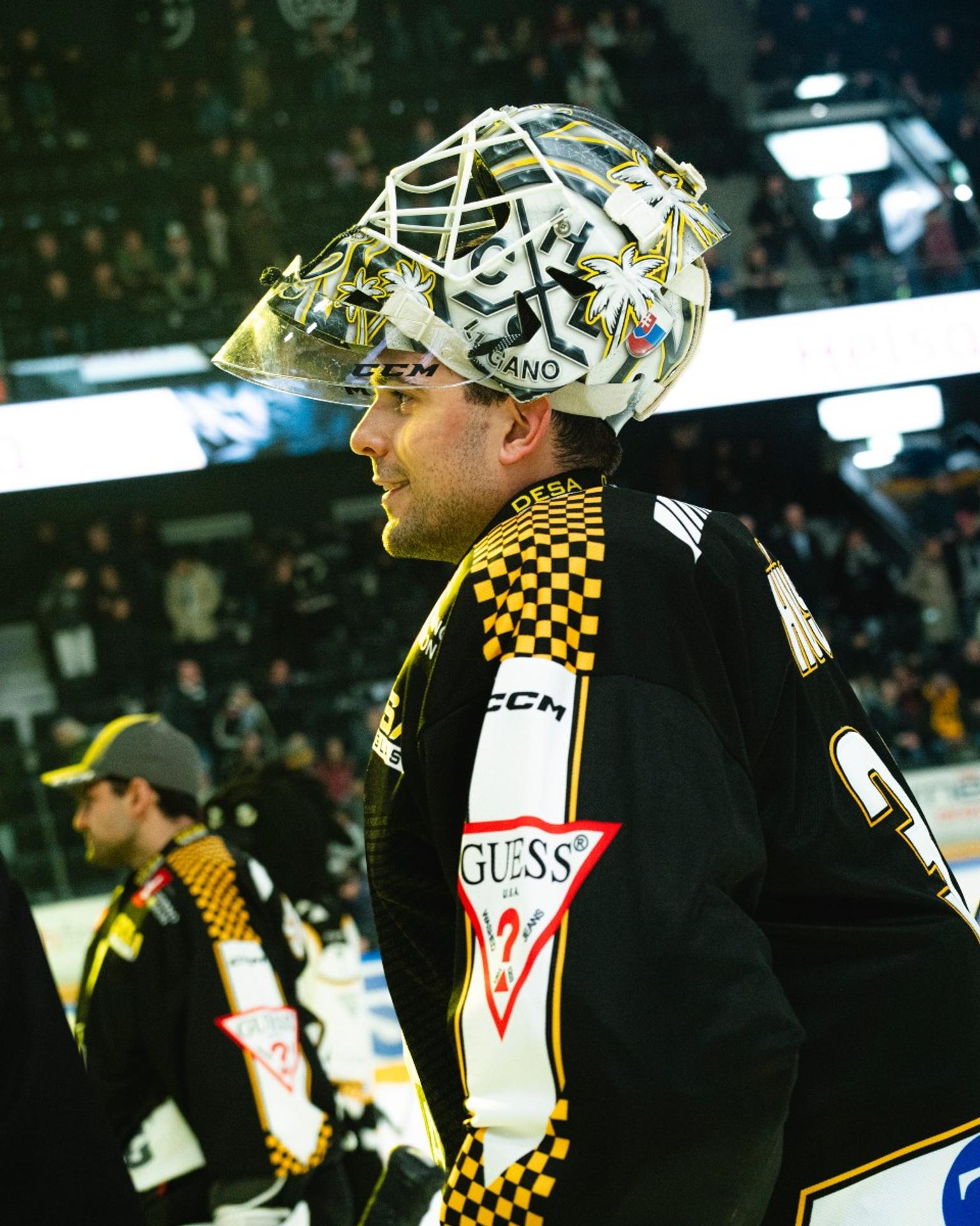Adam Húska v drese Lugana.