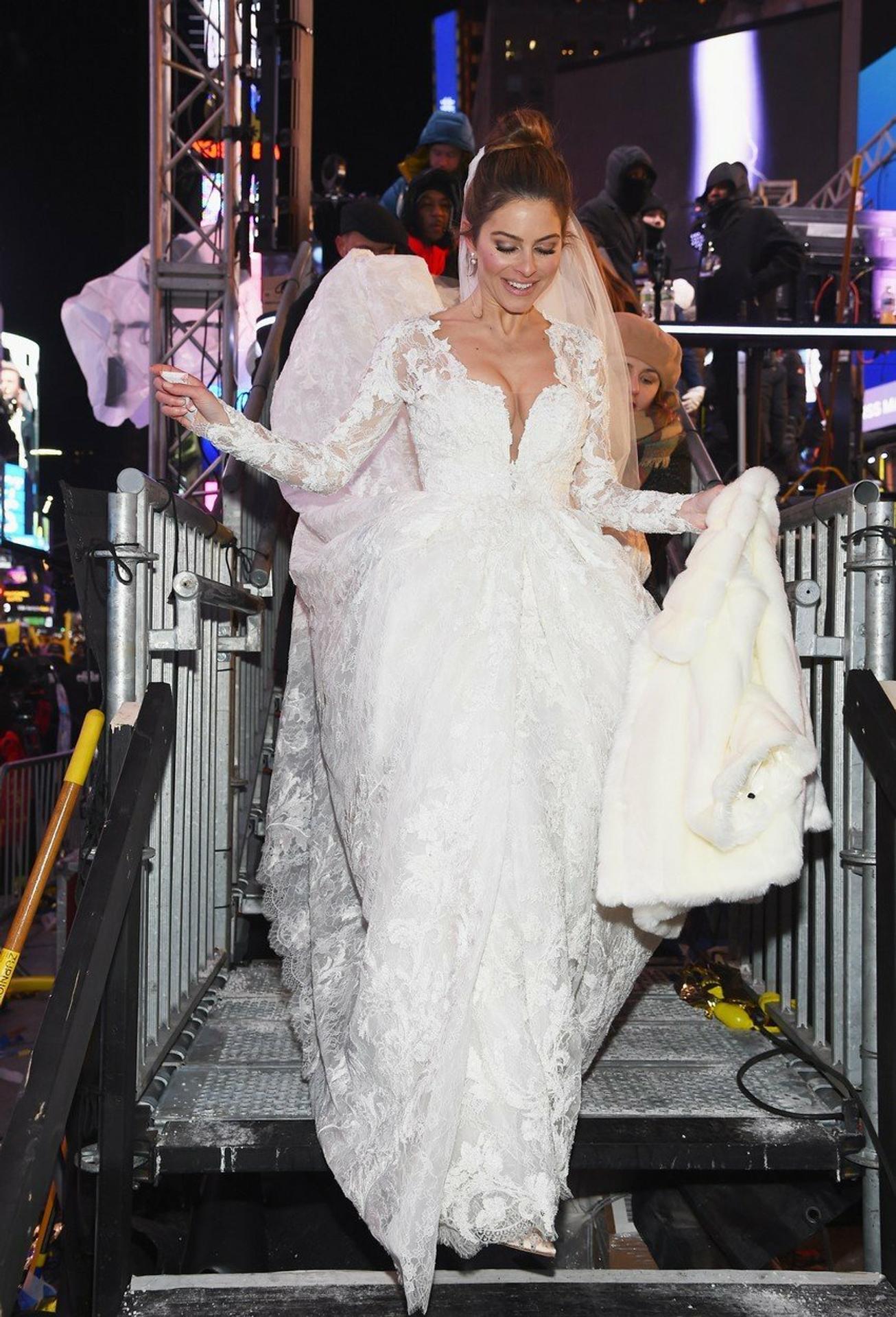 Maria Menounos sa vydala