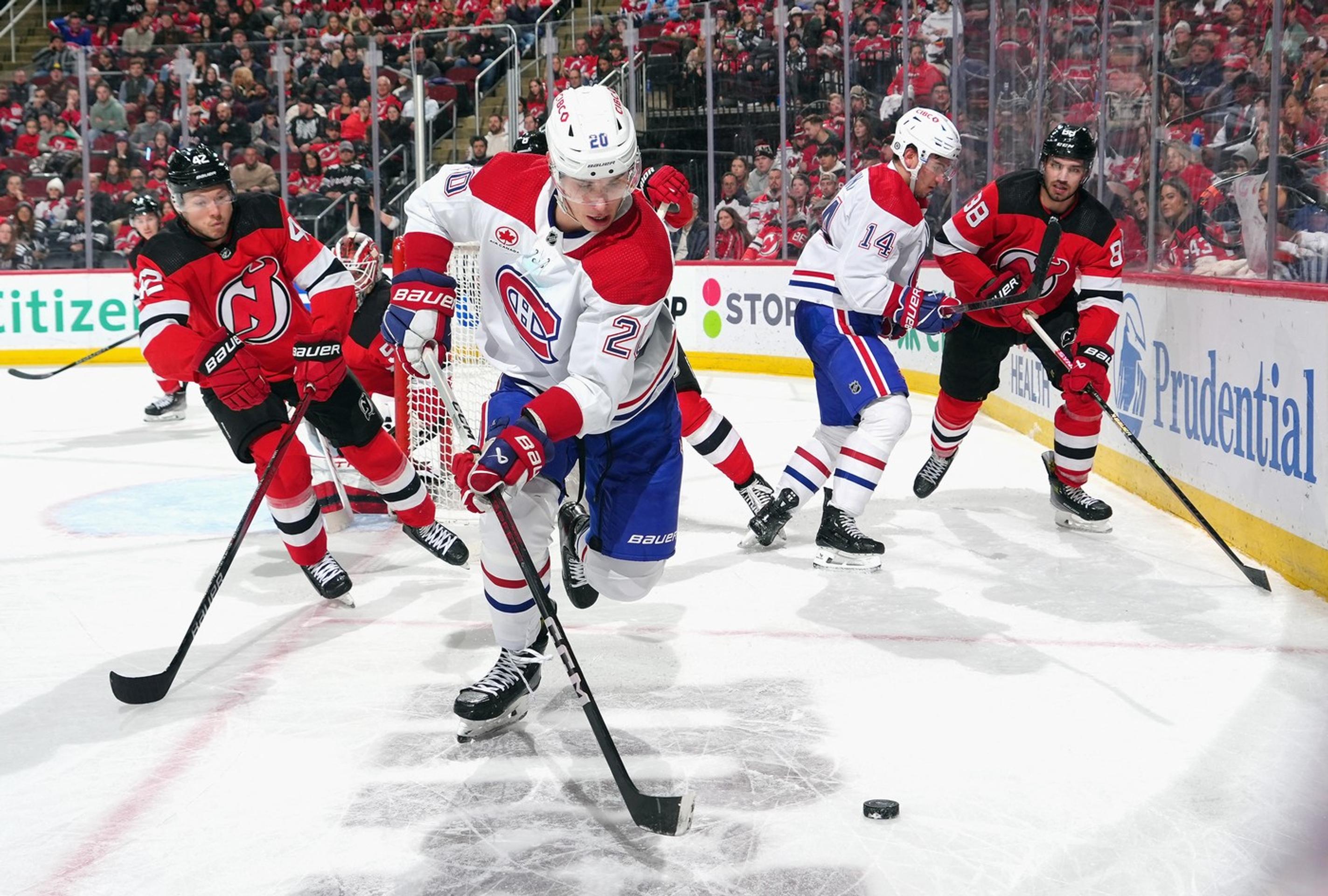 Juraj Slafkovský pri svojej hre dokáže využívať robustnú postavu.