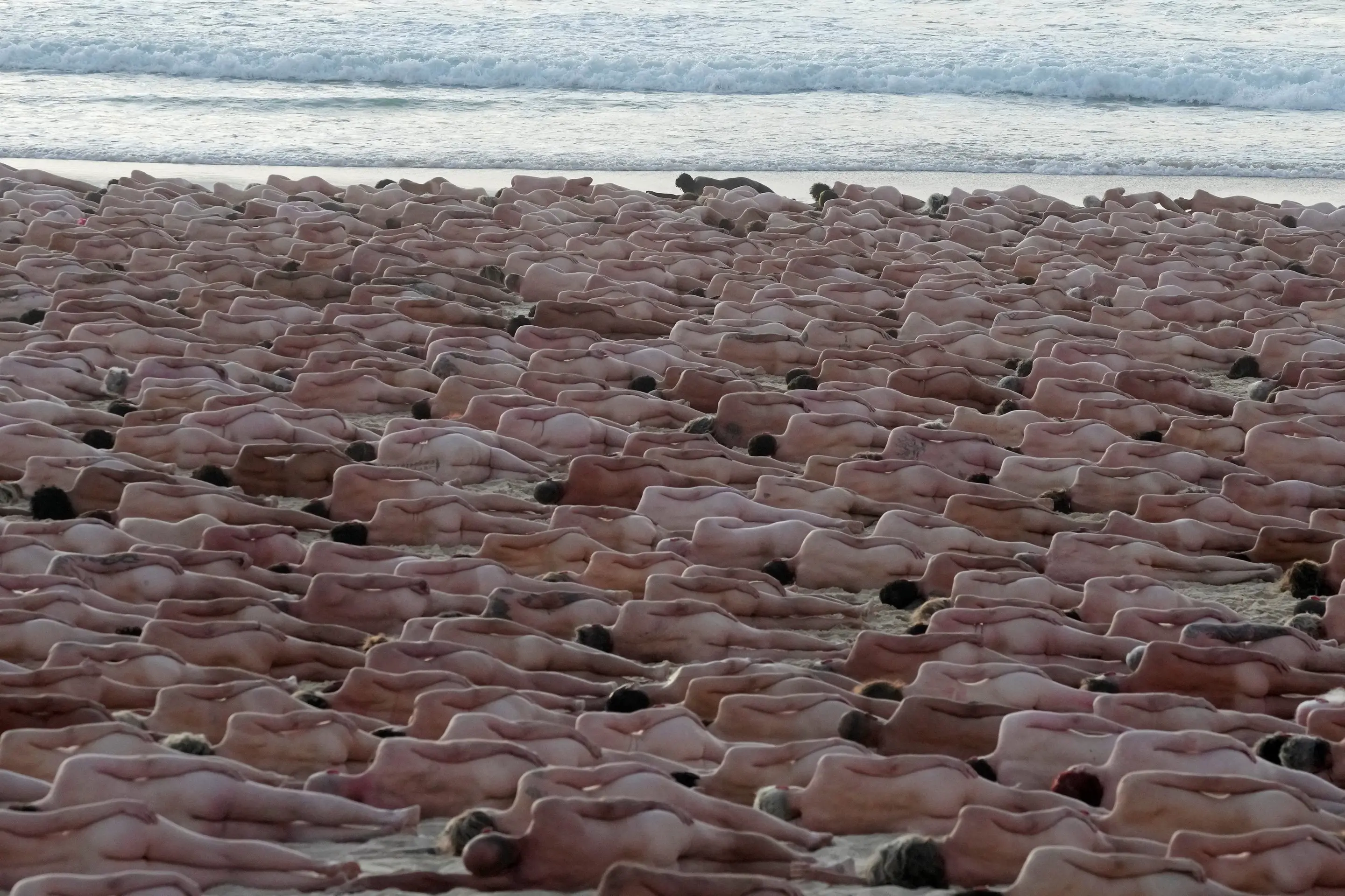 Naháči na Bondi Beach.