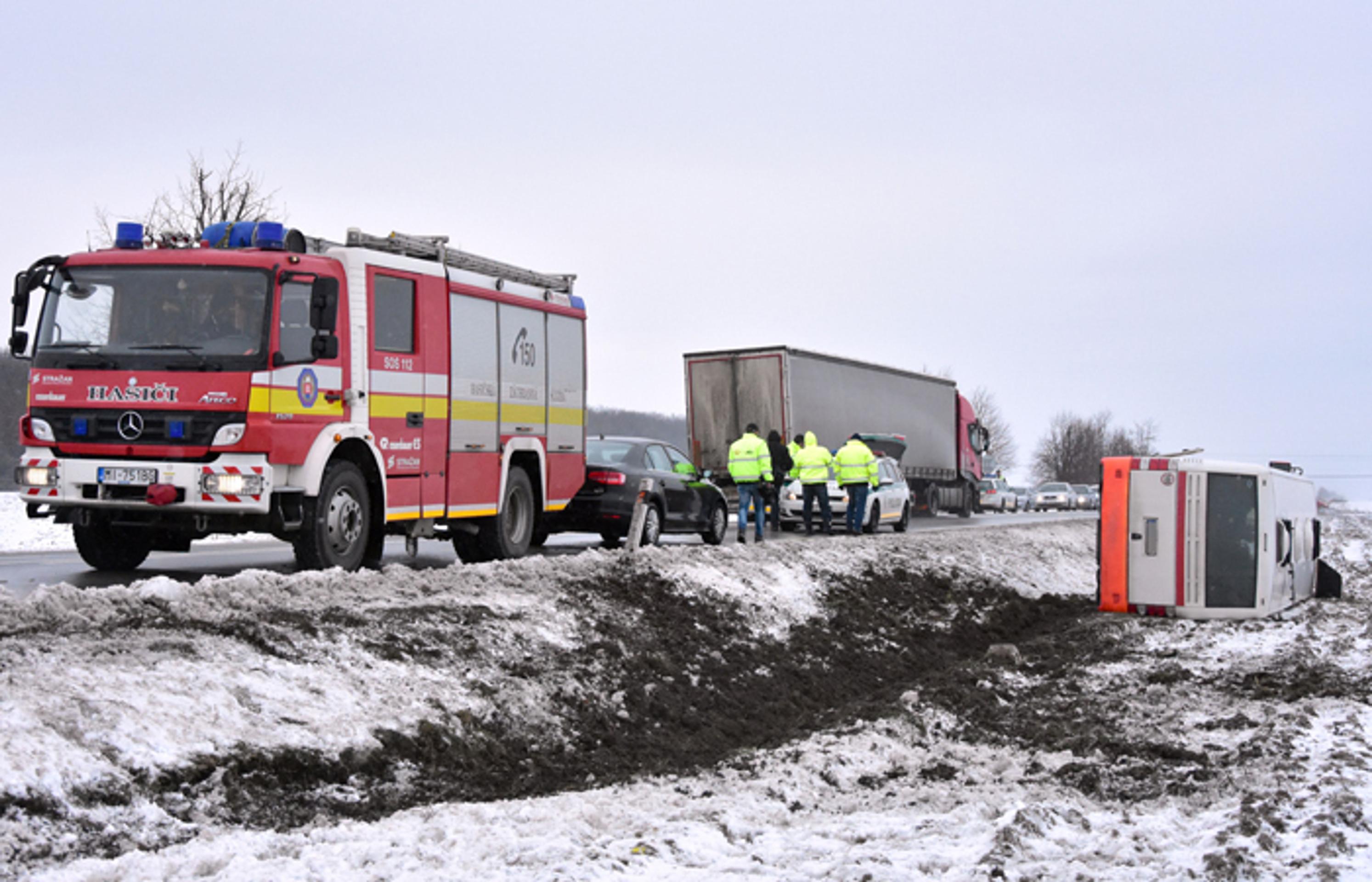 Pohľad na nehodu medzi Trhovišťom a Pozdišovcami.