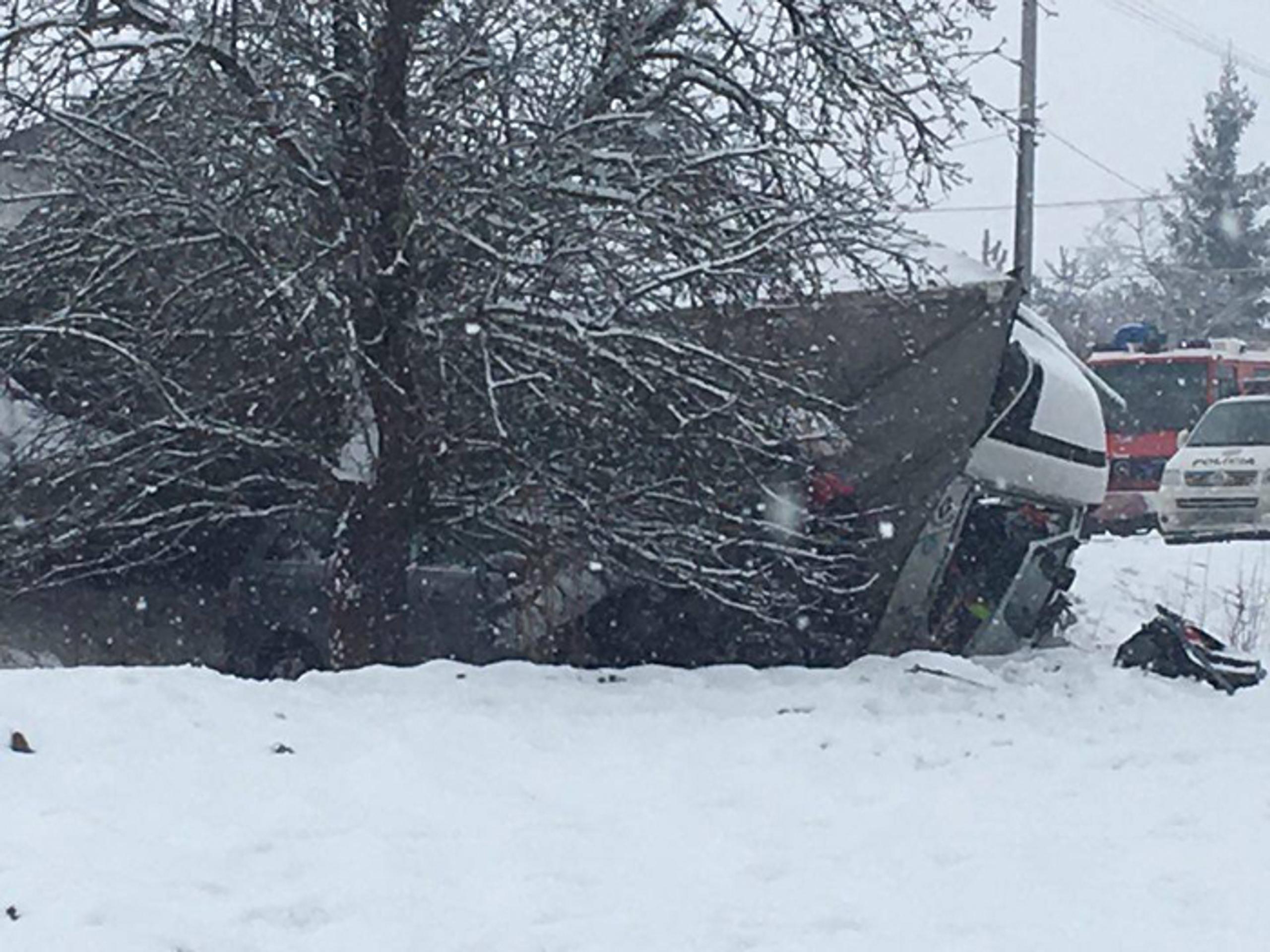 Havarovaný kamión vo Fiľakovských Kľačanoch.