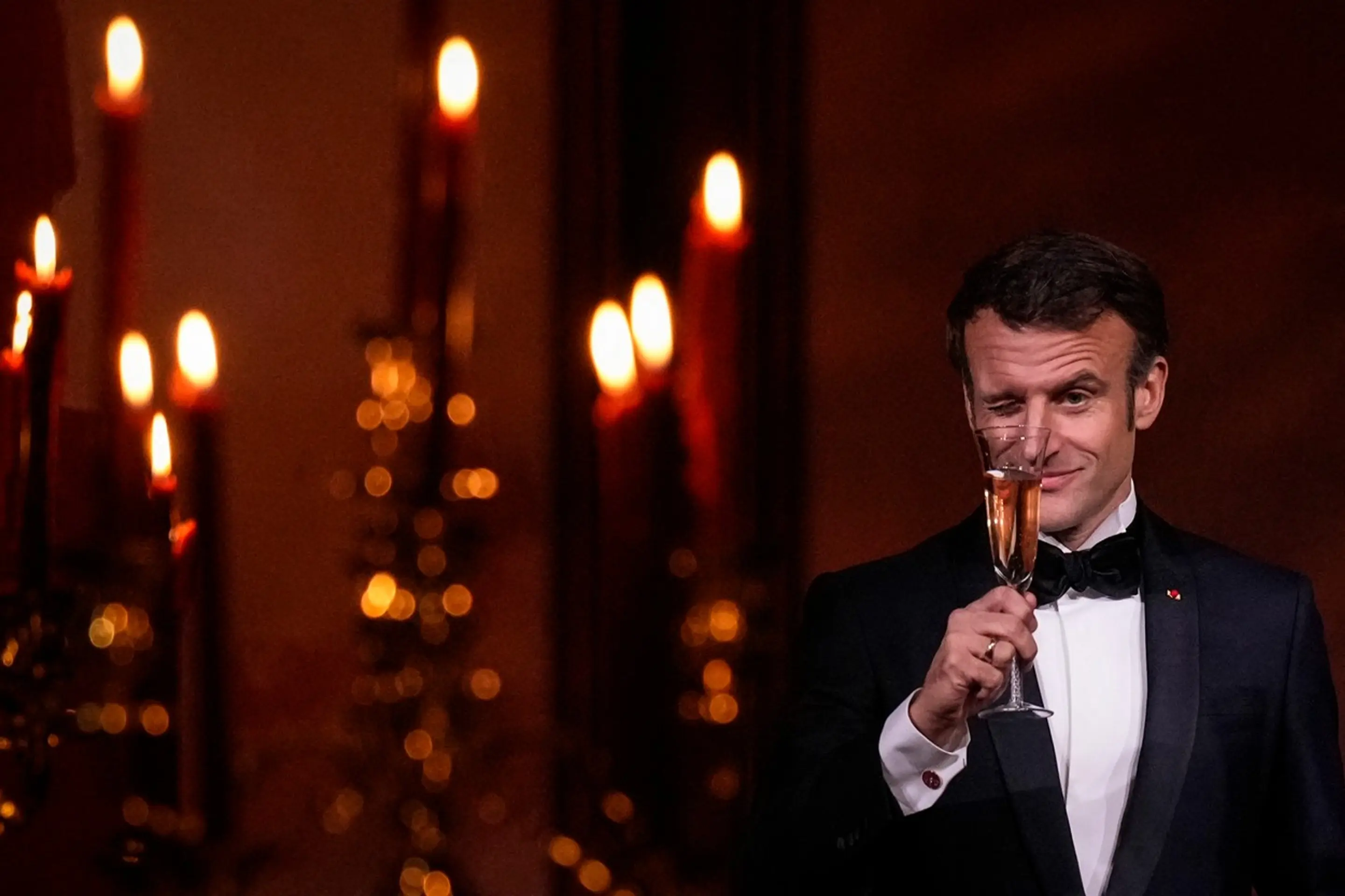 Francuzsky prezident Emmanuel Macron počas prípitku na slávnostnej večeri v Bielom dome.
