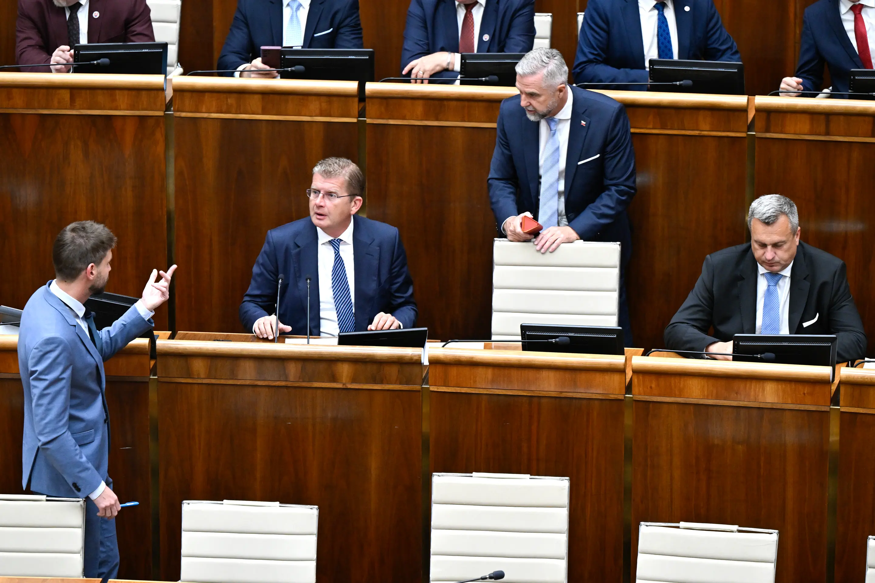Mimoriadna schôdza k odvolávaniu Michala Šimečku