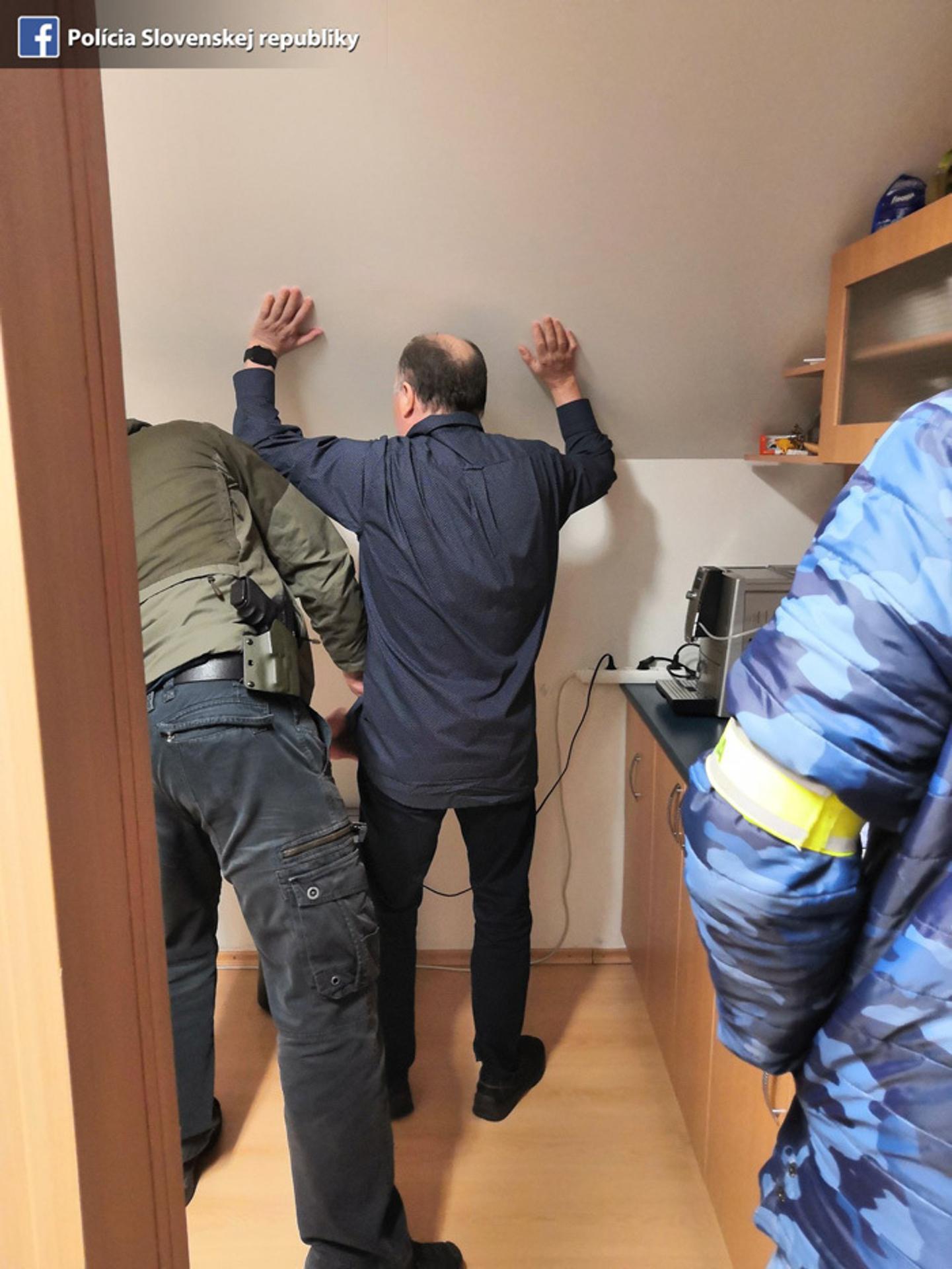 Alpská lyžiarka Jasmine Fluryová v super-G v La Thuile.