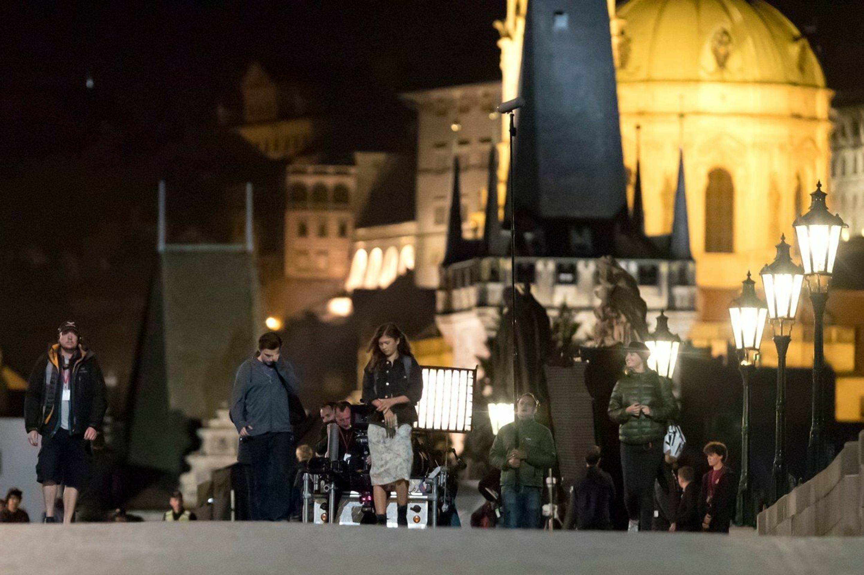 Tom Holland a Zendaya nakrúcajú nový film na Karlovom moste v Prahe
