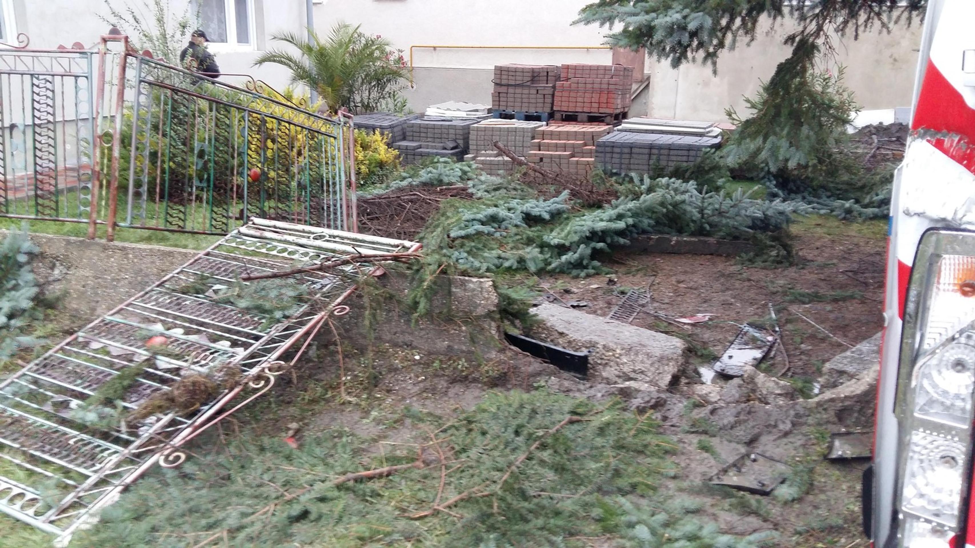 Nehoda sanitky v obci Nová Stráž.