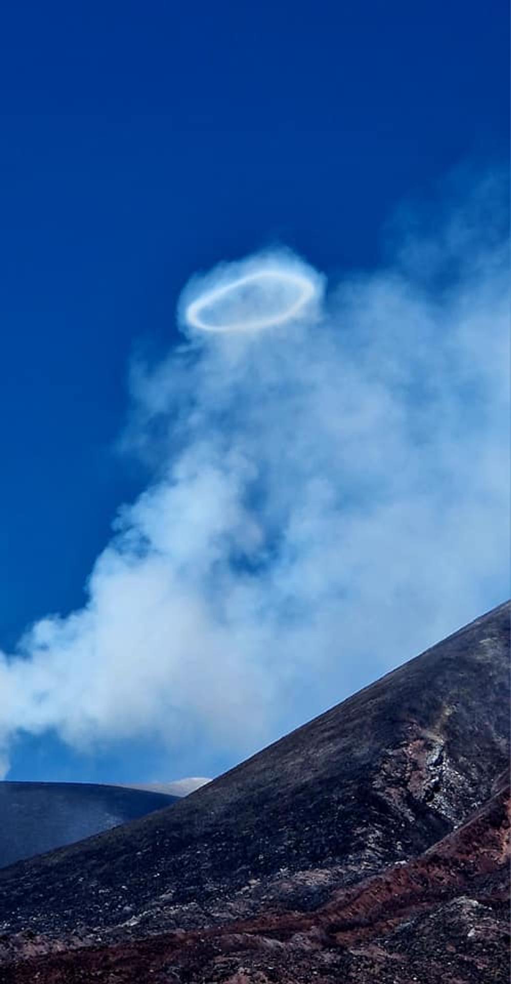 Kruhový oblak nad Etnou