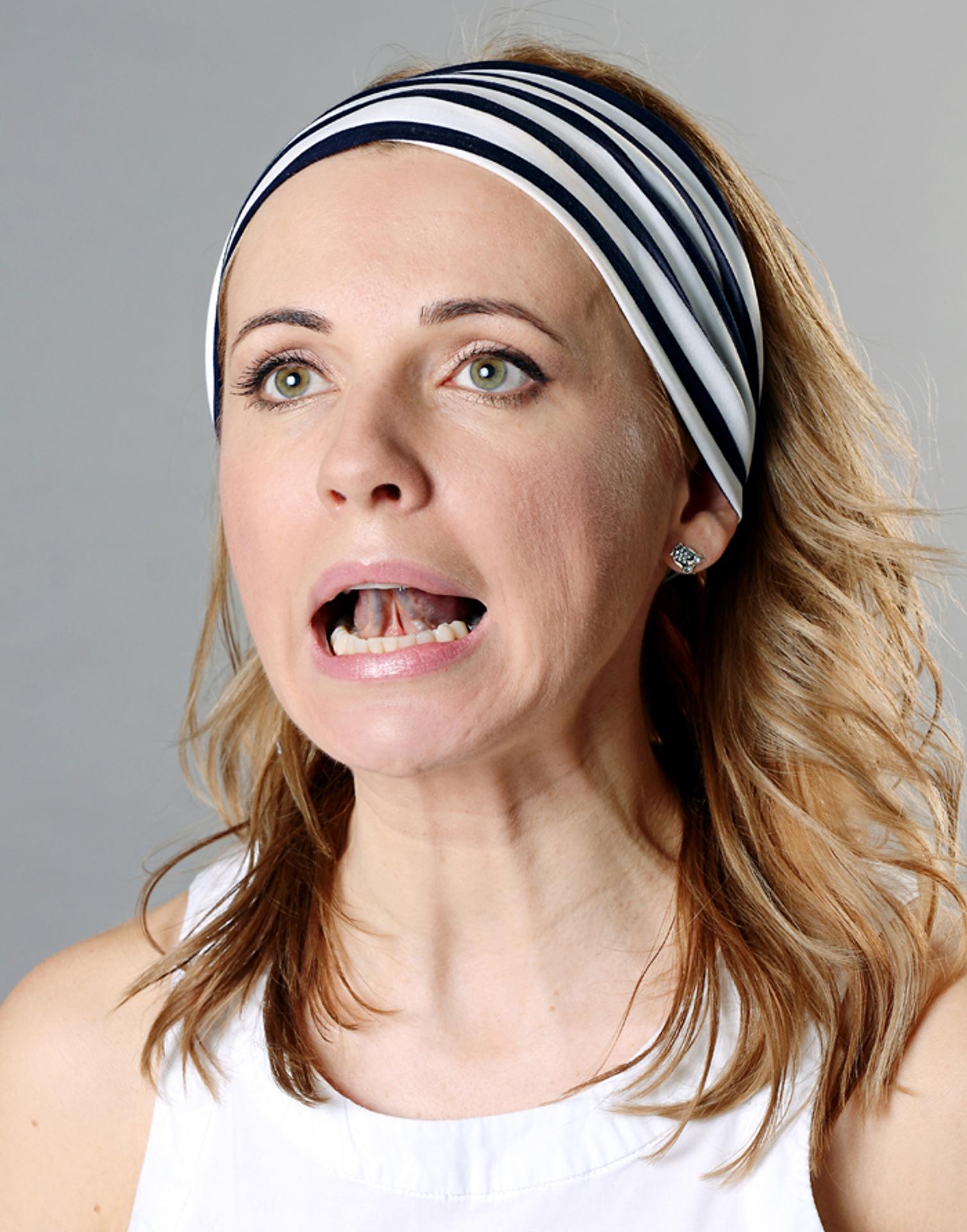 Cvik tvárovej gymnastiky na líca a pery.