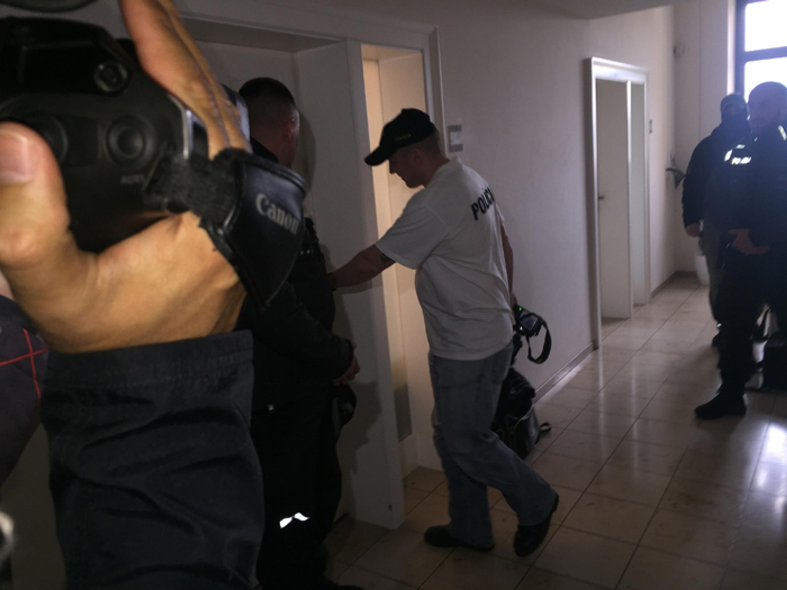 Razia v poslaneckej kancelárii Stanislava Mizíka (ĽS NS).