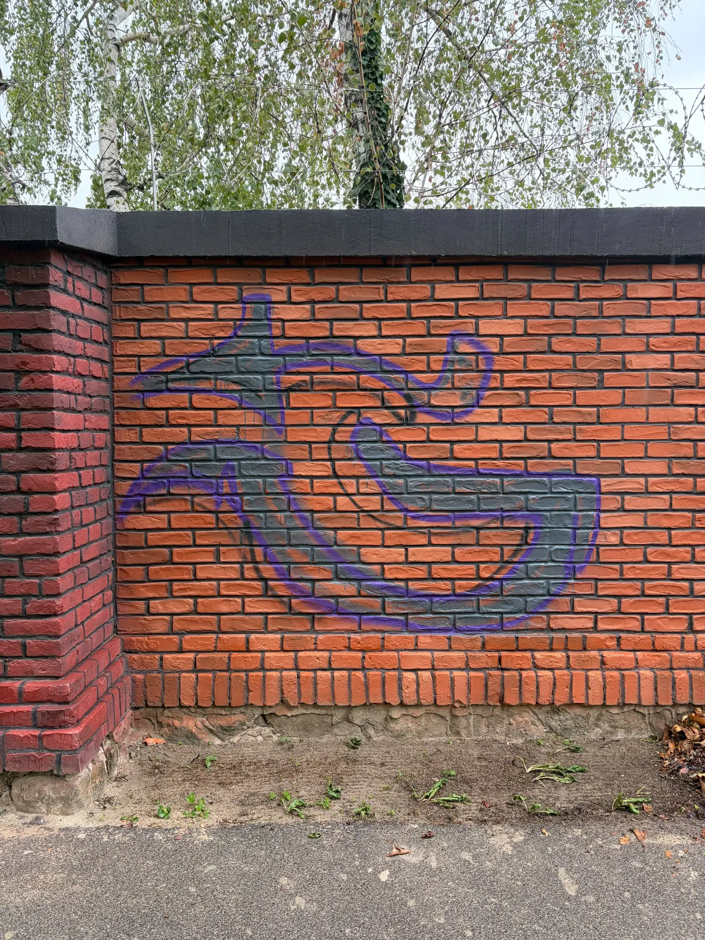 Plot pri Kukurici mal odradiť sprejerov.