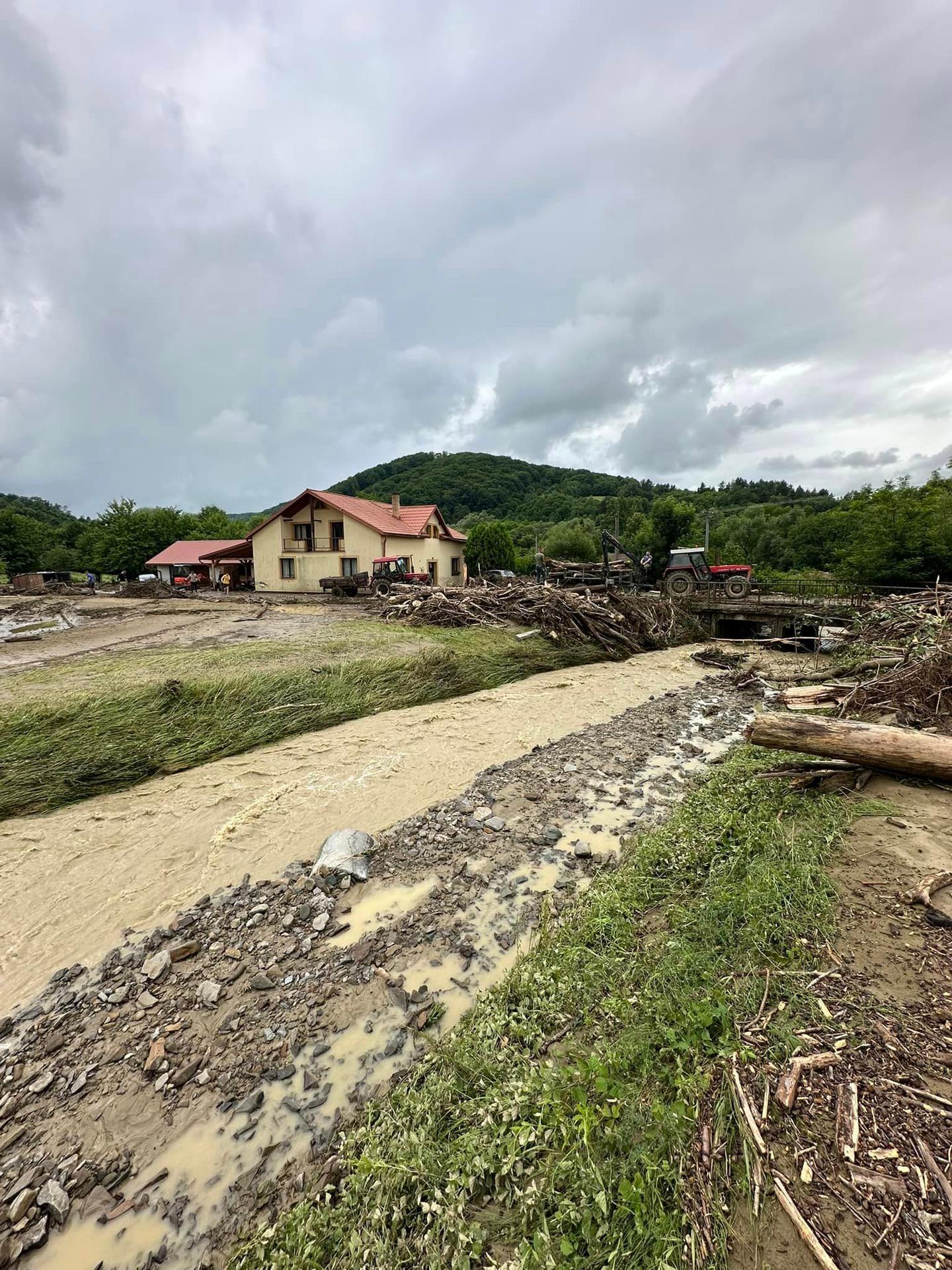 V obciach Ulič, Ubľa, Dúbrava a Michajlov zaplavilo domy i studne.