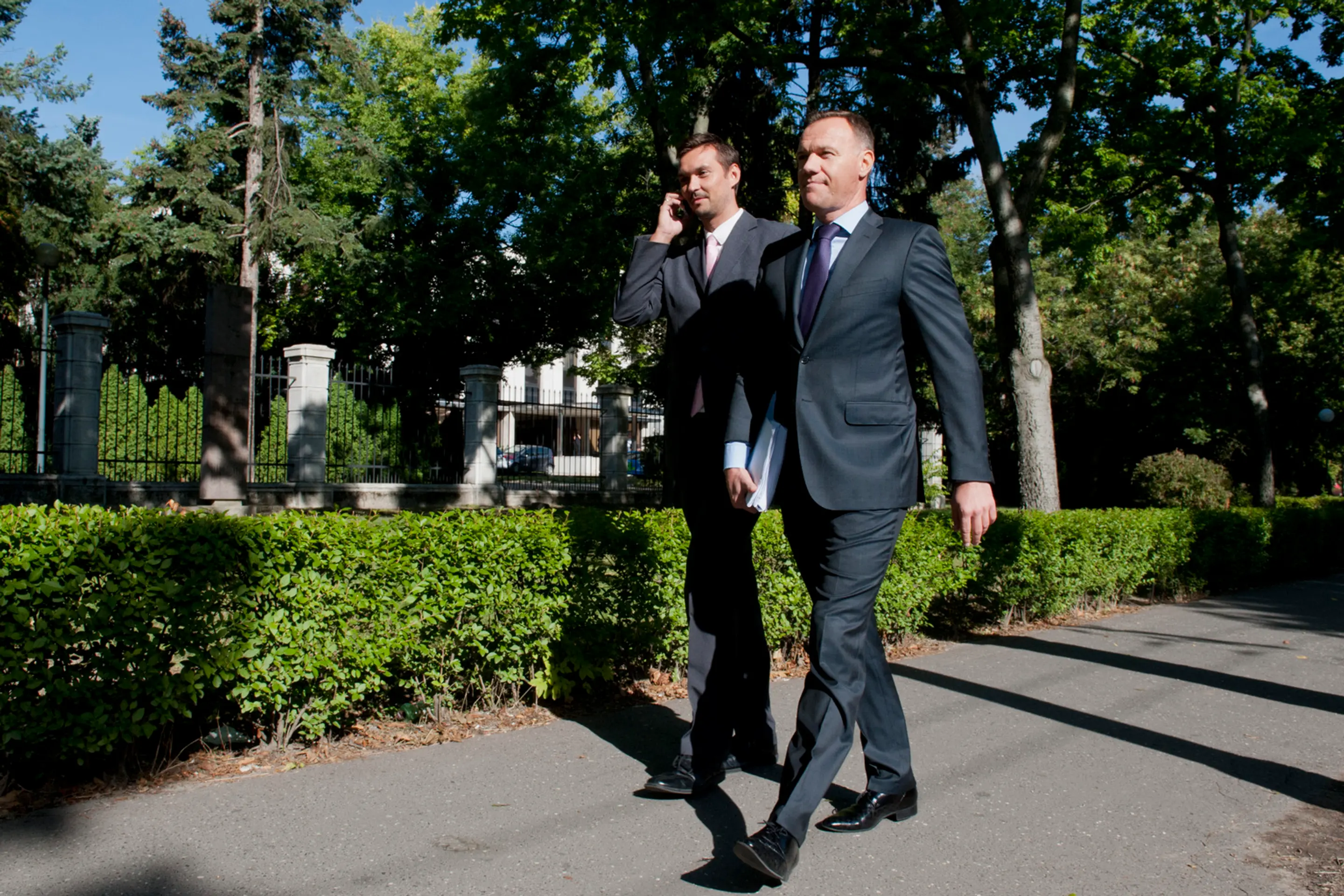 Minister zdravotníctva Viliam Čislák prišiel na rokovanie vlády pešo.