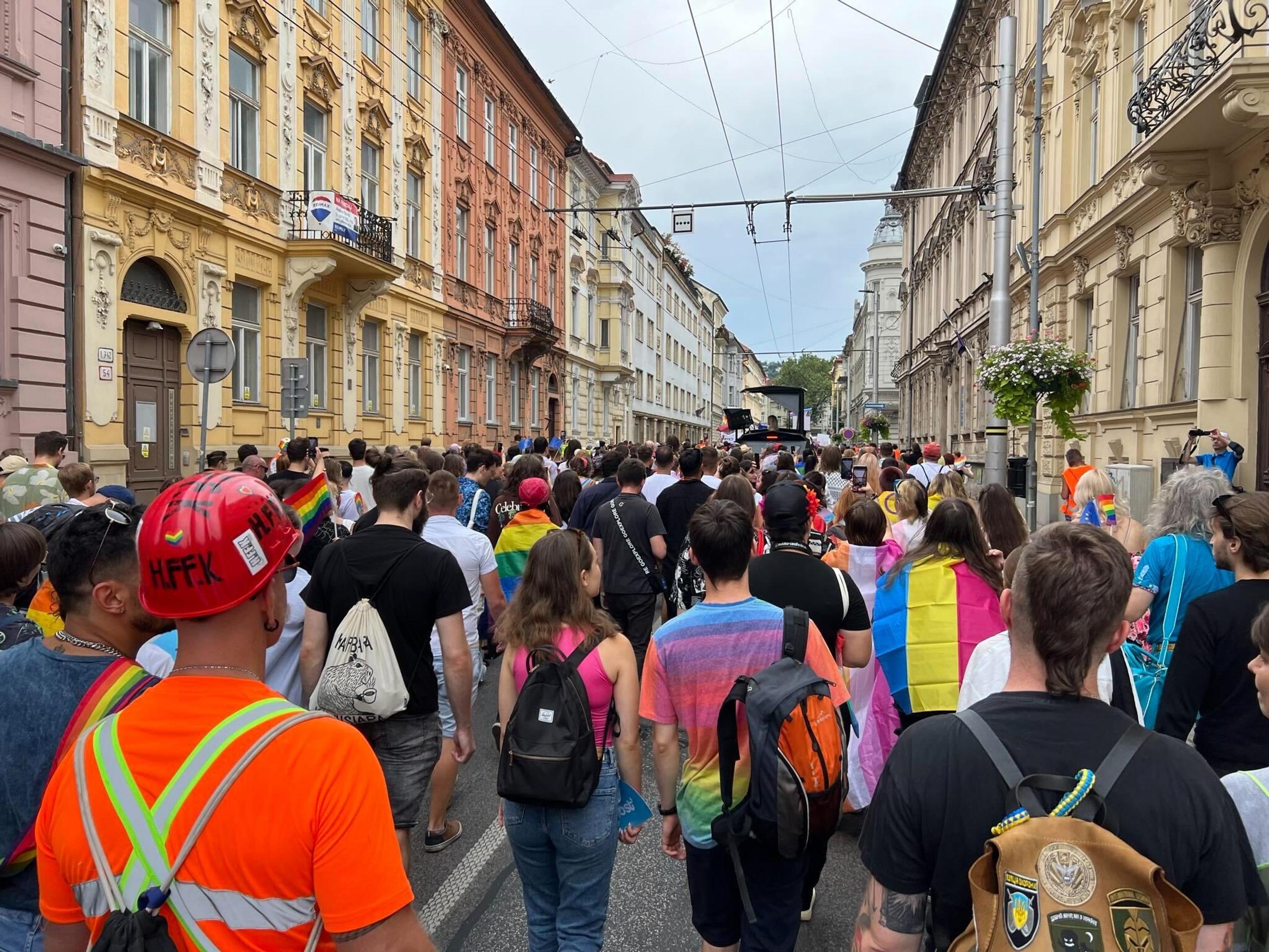 Dúhový Pride v uliciach Bratislavy.