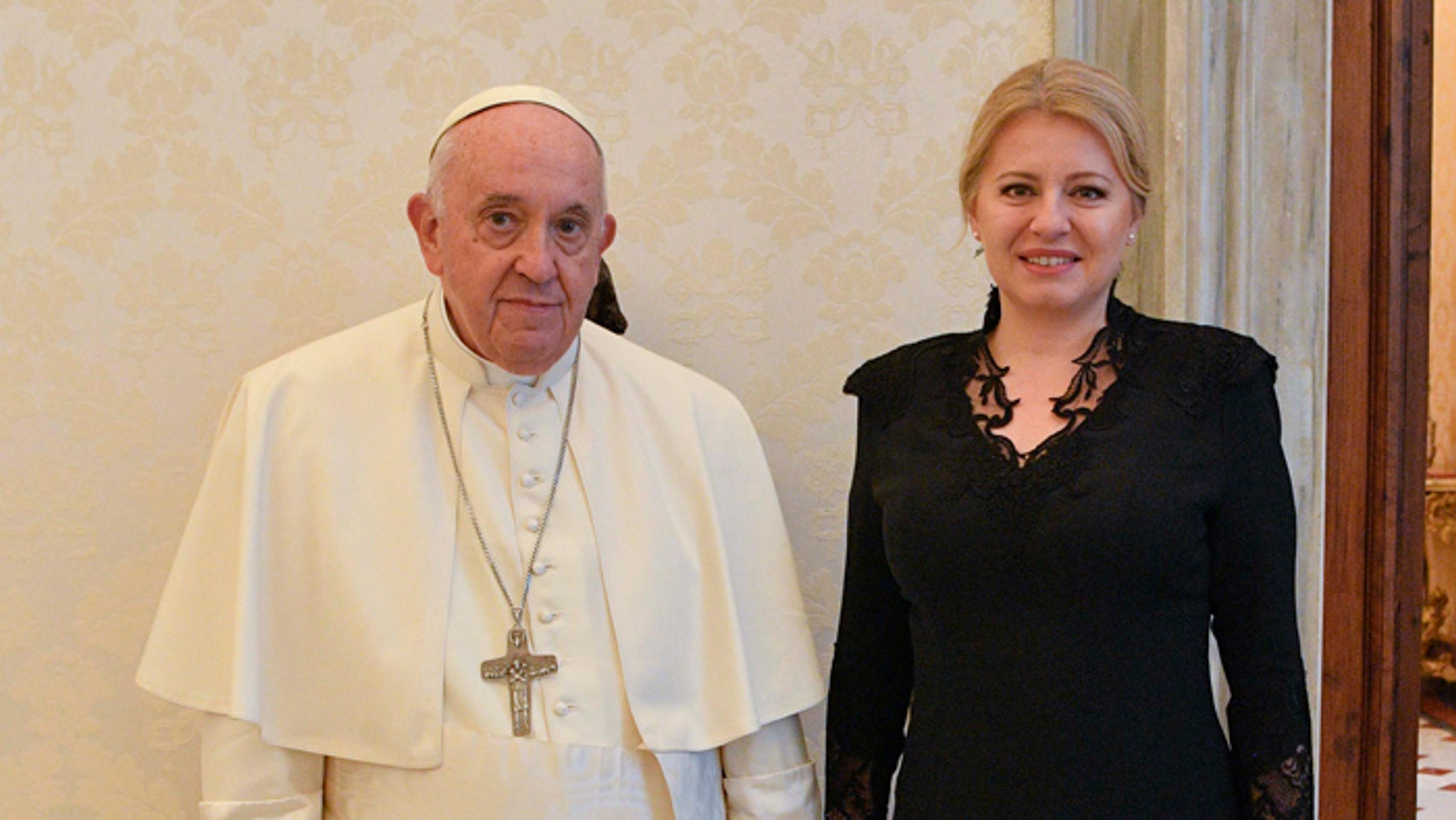 Prezidentka Zuzana Čaputová počas osobnej audiencie s pápežom Františkom vo Vatikáne.