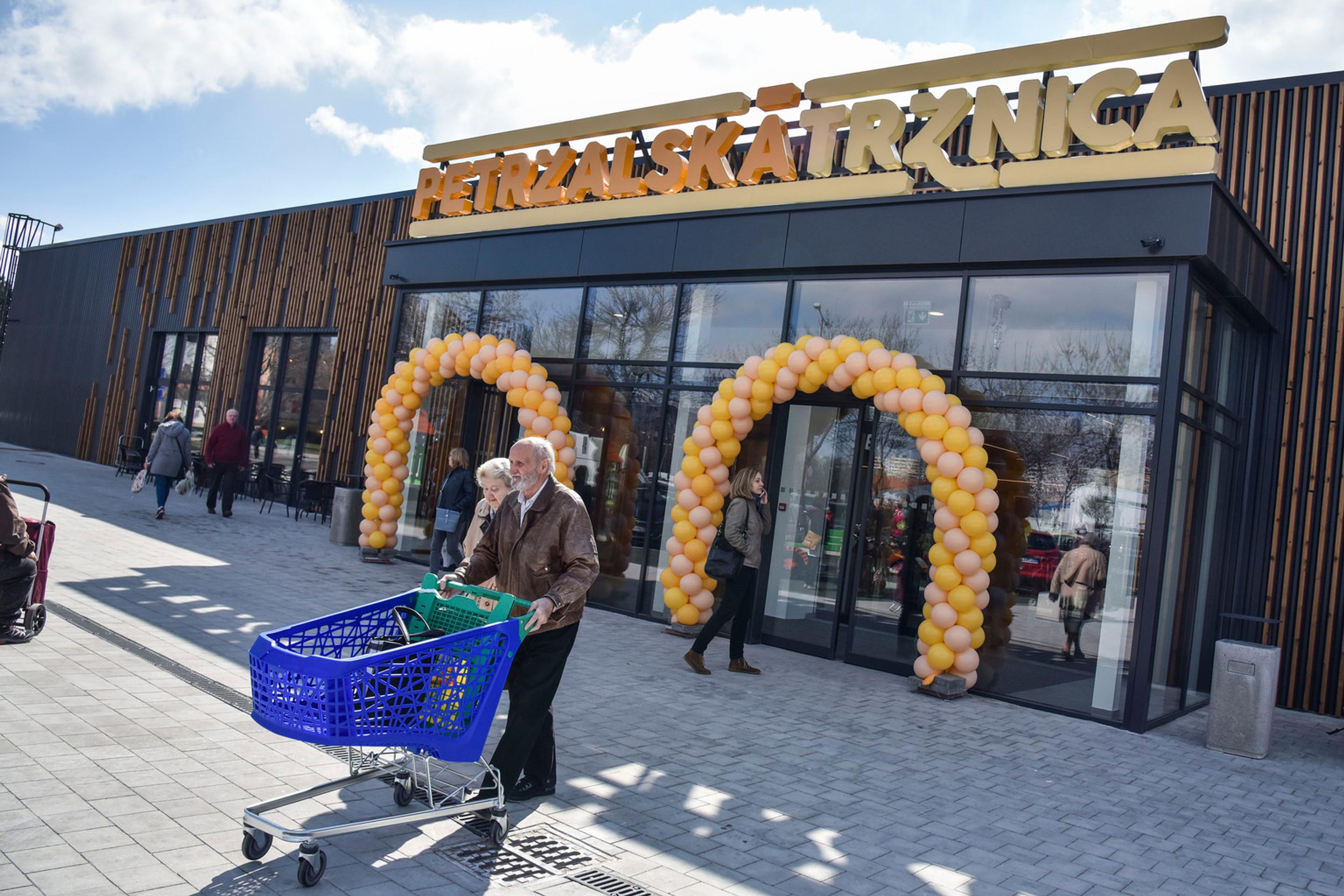 Novootvorená Petržalská tržnica.