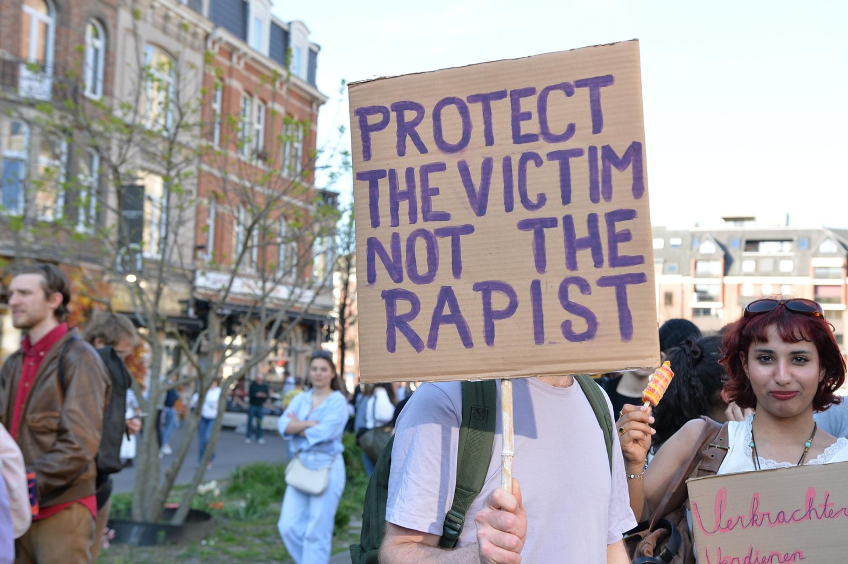 Študenta medicíny usvedčili zo znásilnenia, no trestu sa vyhol