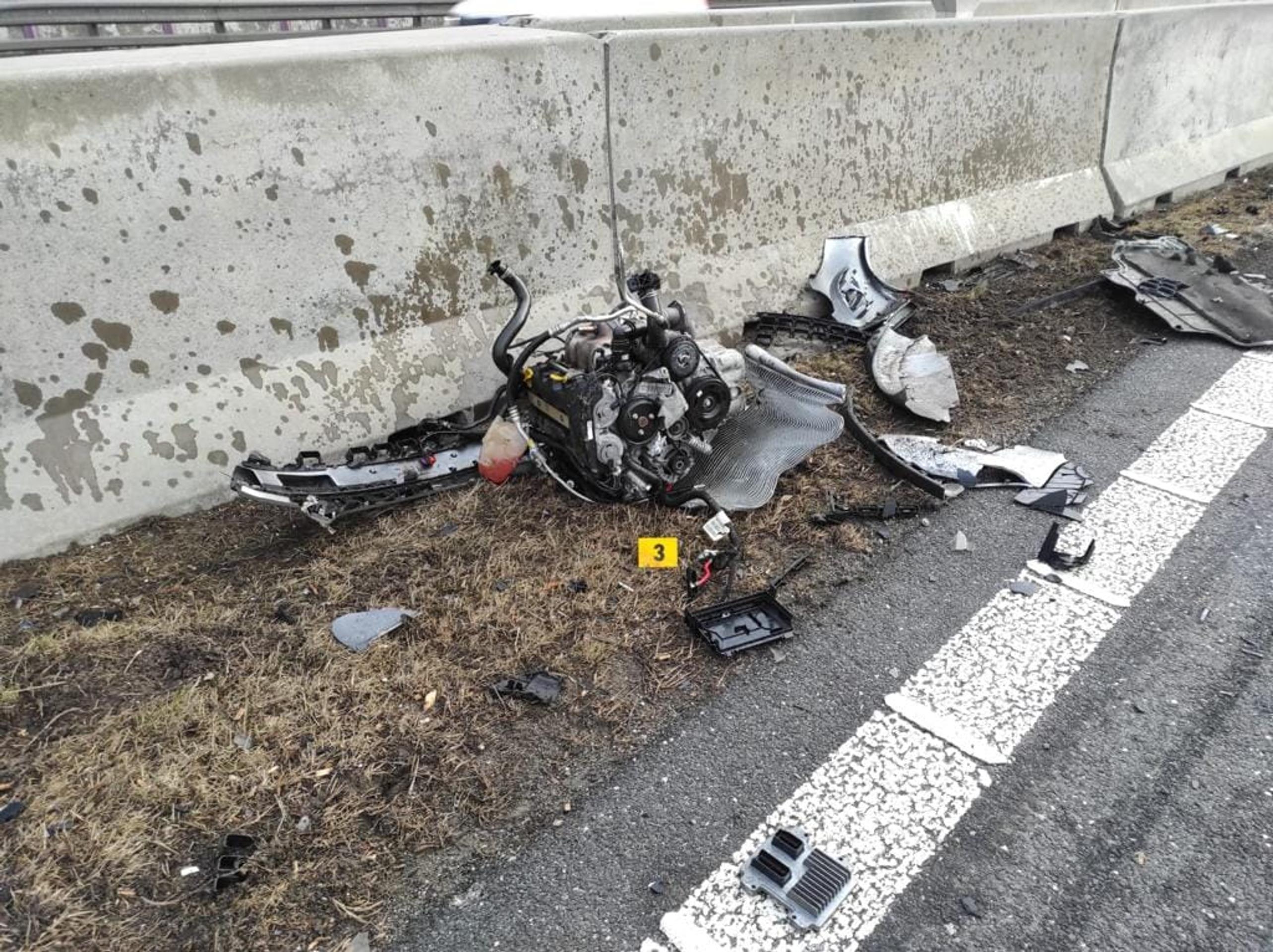 Na diaľnici pod Tatrami sa zrazili dve autá, jedného z vodičov prevážal vrtuľník.