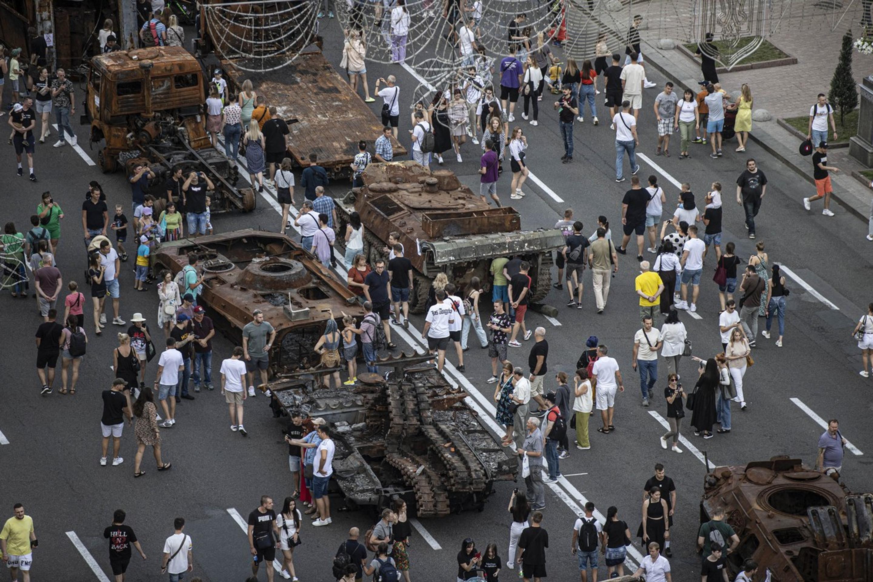 Zaistená vojenská technika a zbrane