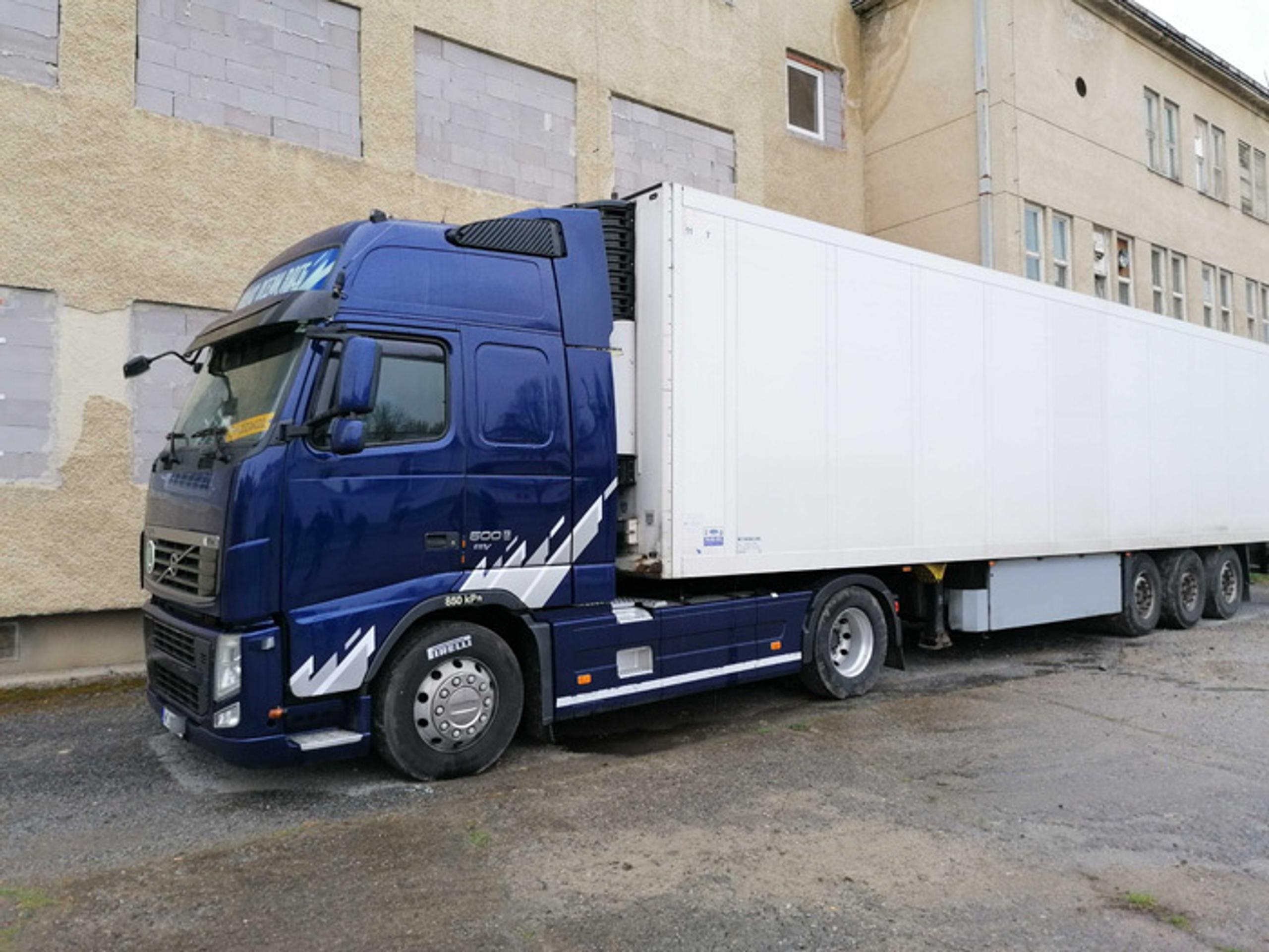 Maďarský kamión pred Imunou v Šarišských Michaľanoch.