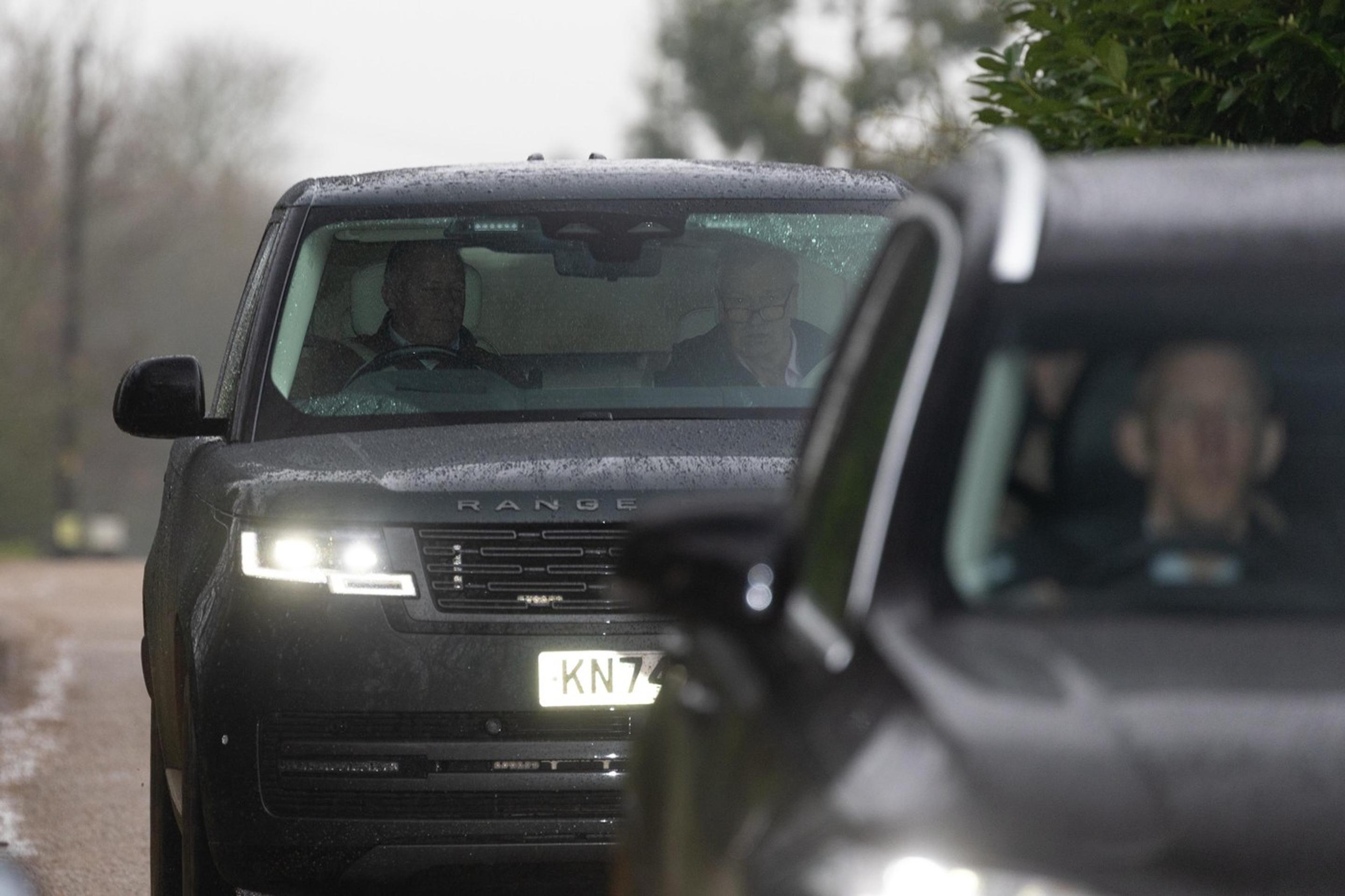 Dnes ráno prehľadala dom Andrewa Mountbattena-Windsora v Norfolku.