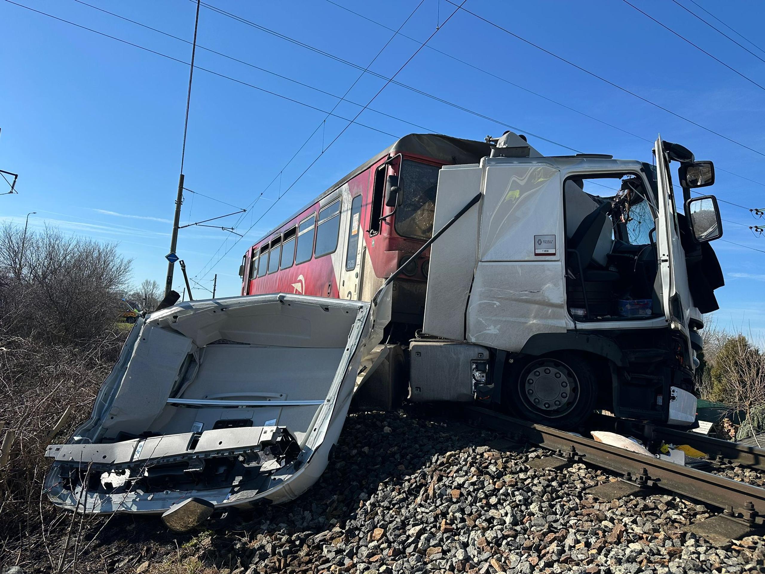 Tragická zrážka vlaku s kamiónom v Nových Zámkoch