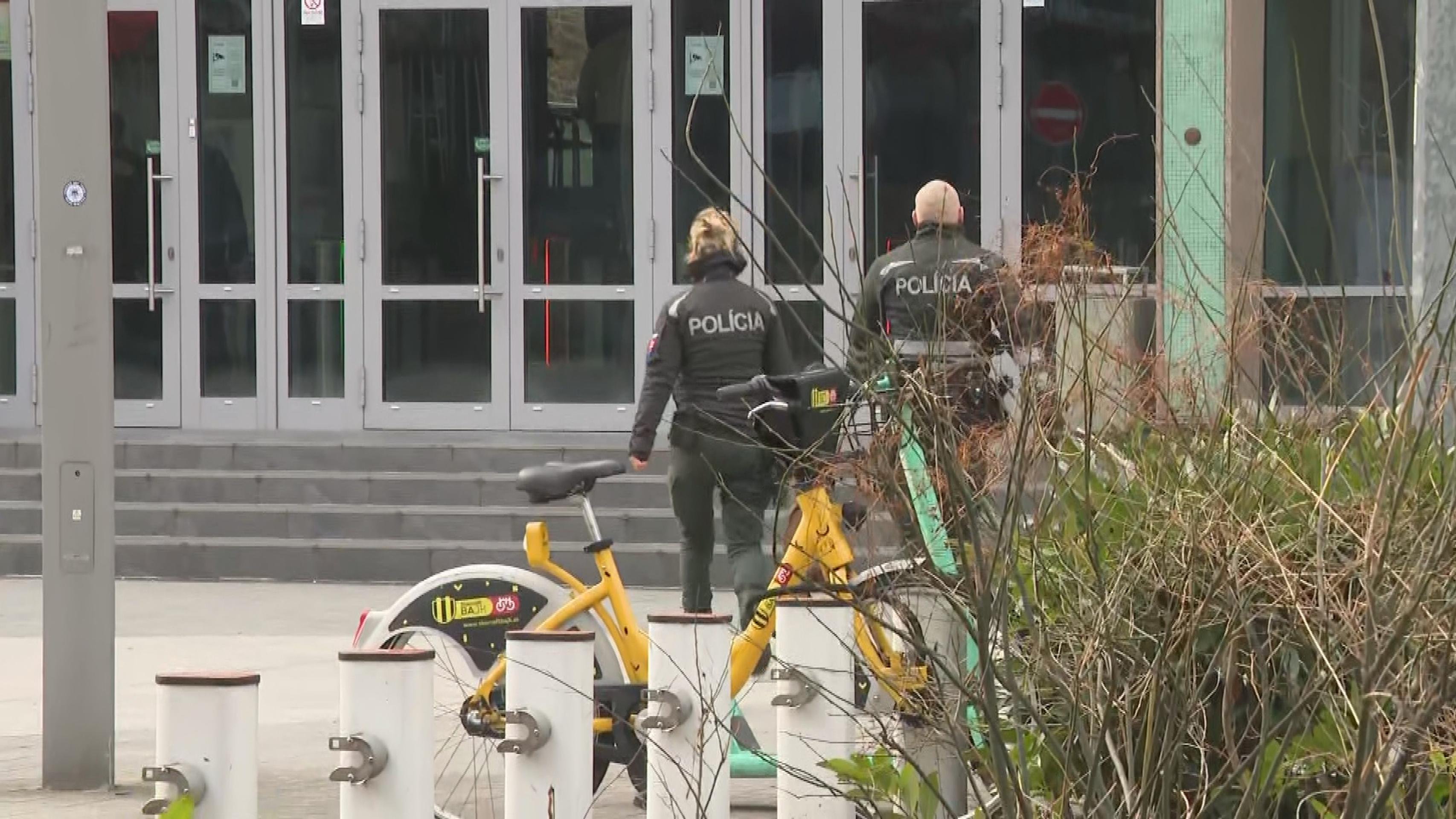 Zásah policajtov na vysokej škole.