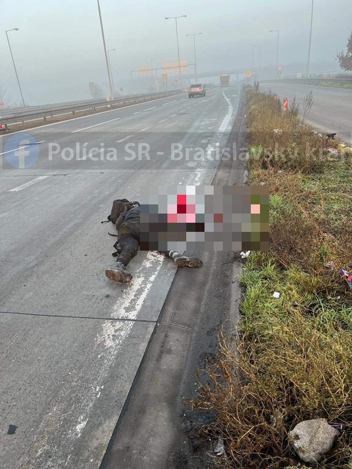 Bezvláne telo ležalo na ceste v pripájacom jazdnom pruhu diaľnice D2 v smere na Slovensko 