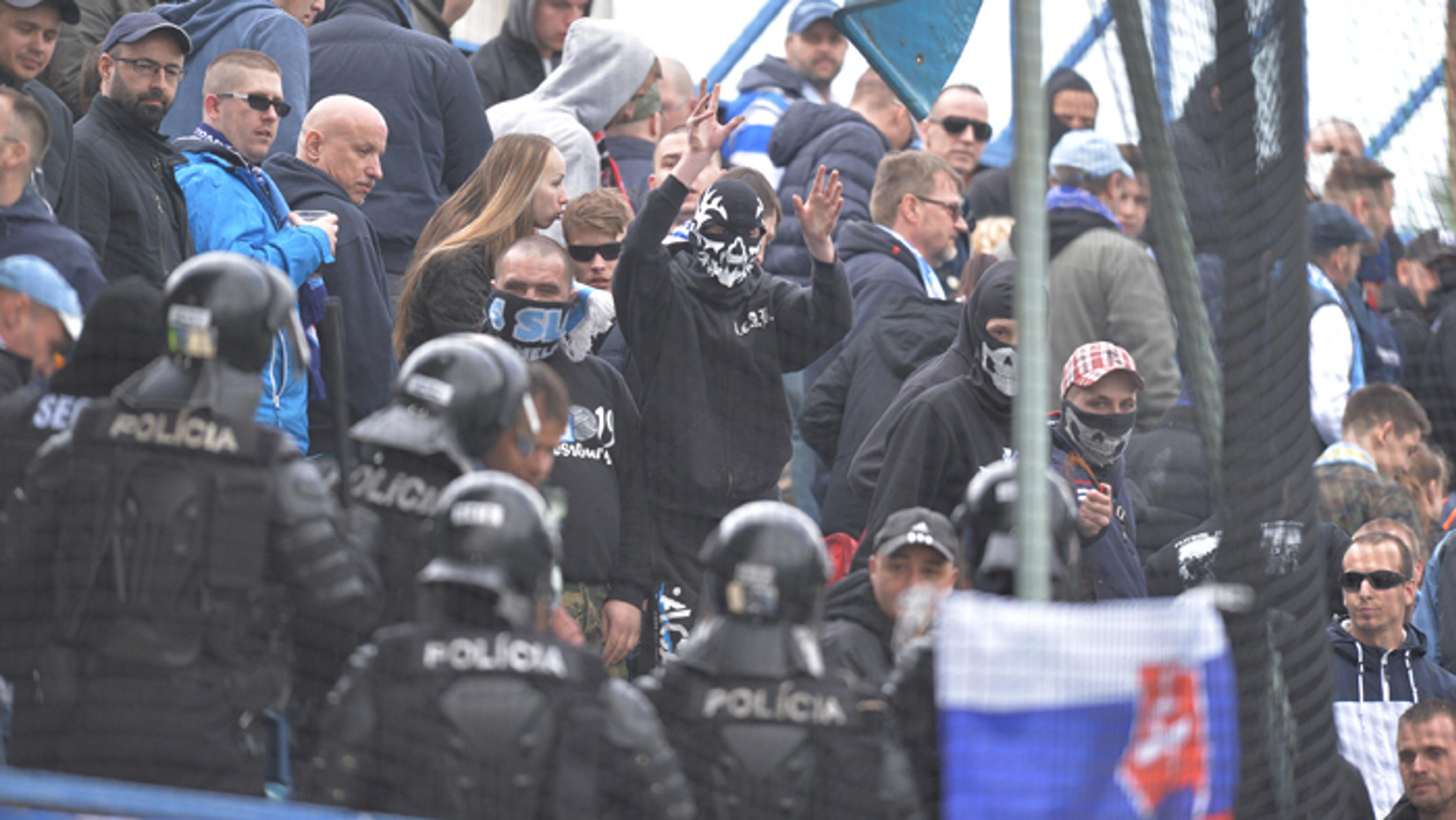 Fanúšikovia Slovana v Dunajskej Strede.