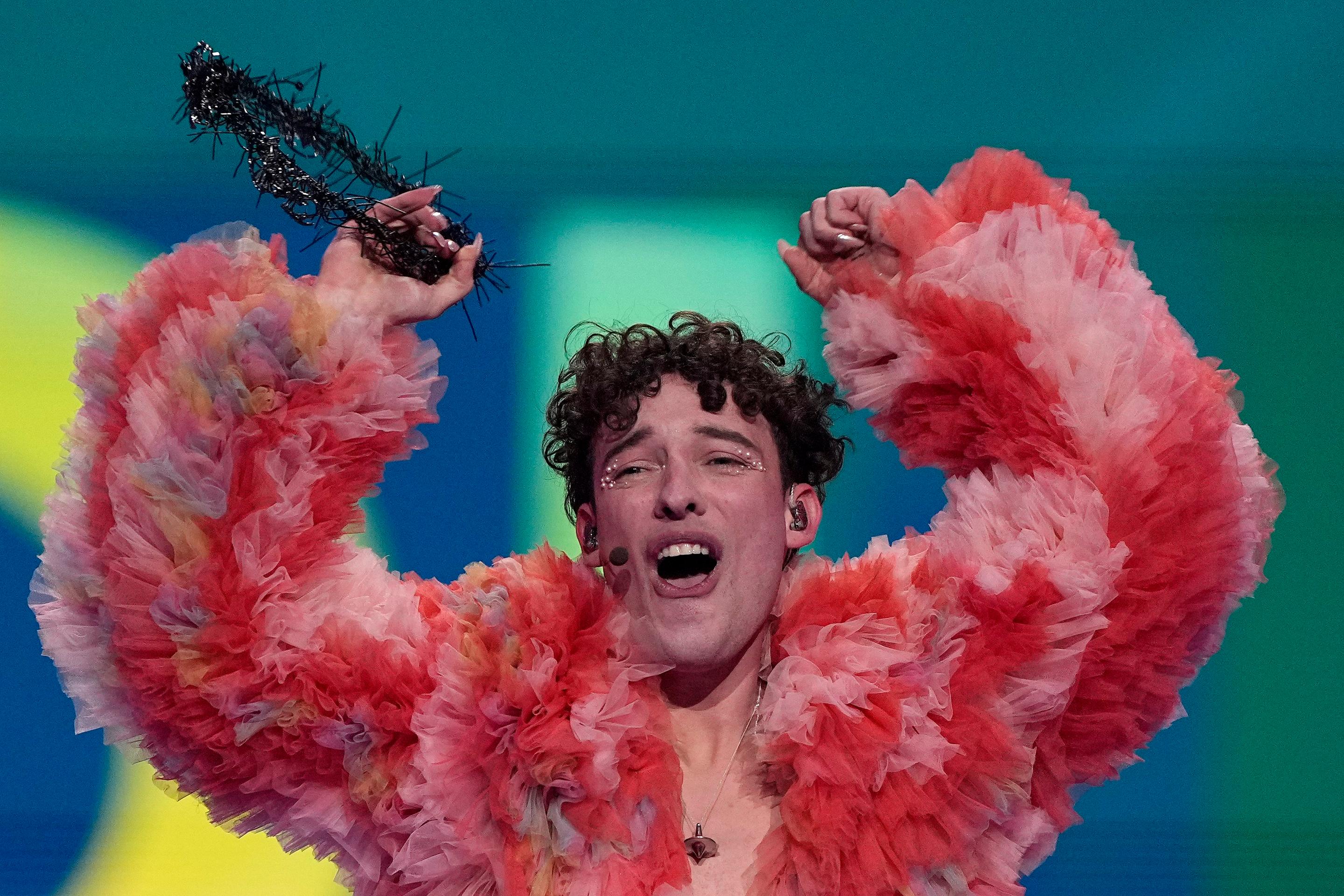 Víťaz Eurovízie švajčiarsky rapper Nemo.