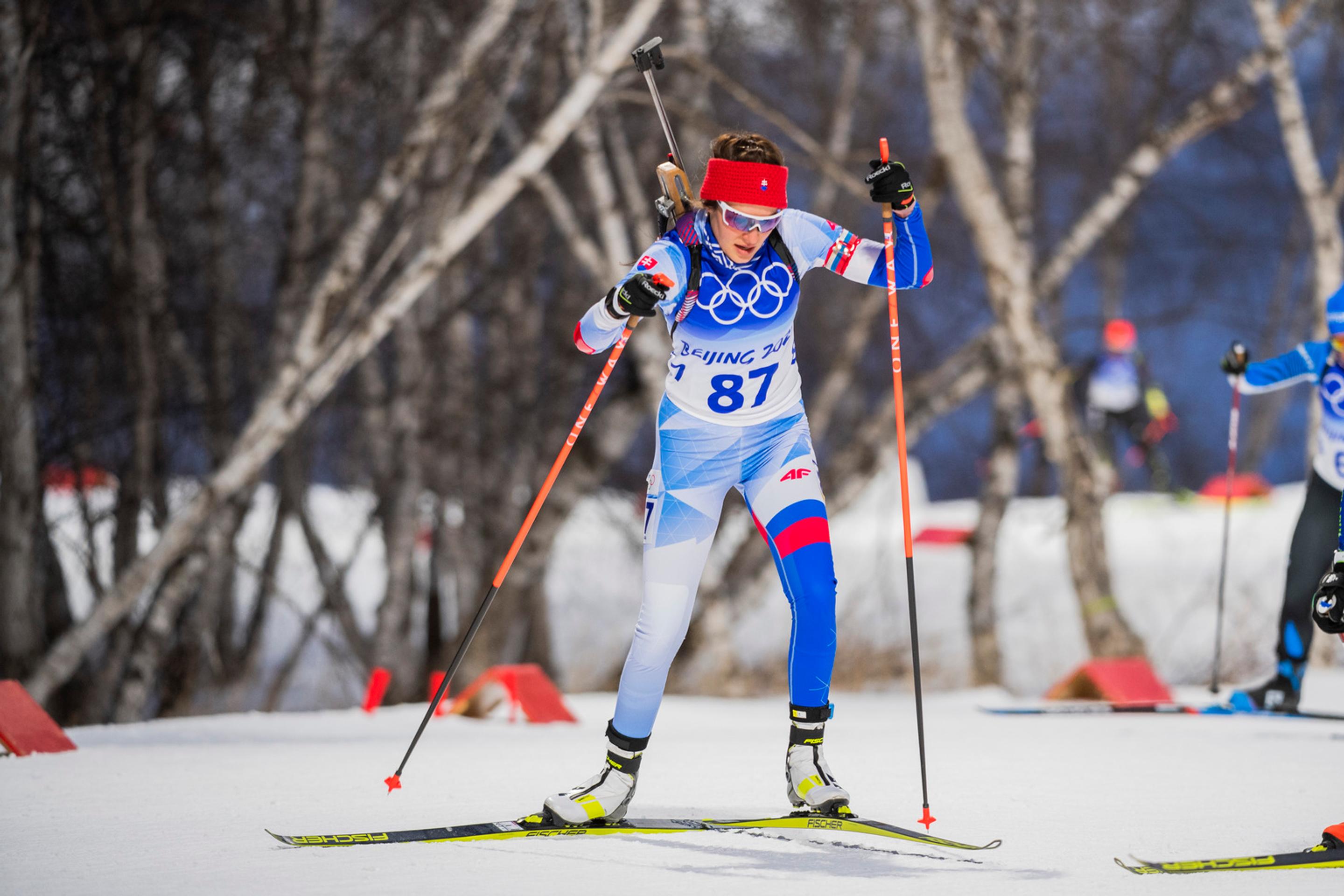 Slovenská biatlonistka Veronika Machyniaková počas vytrvalostných pretekov žien na ZOH 2022.