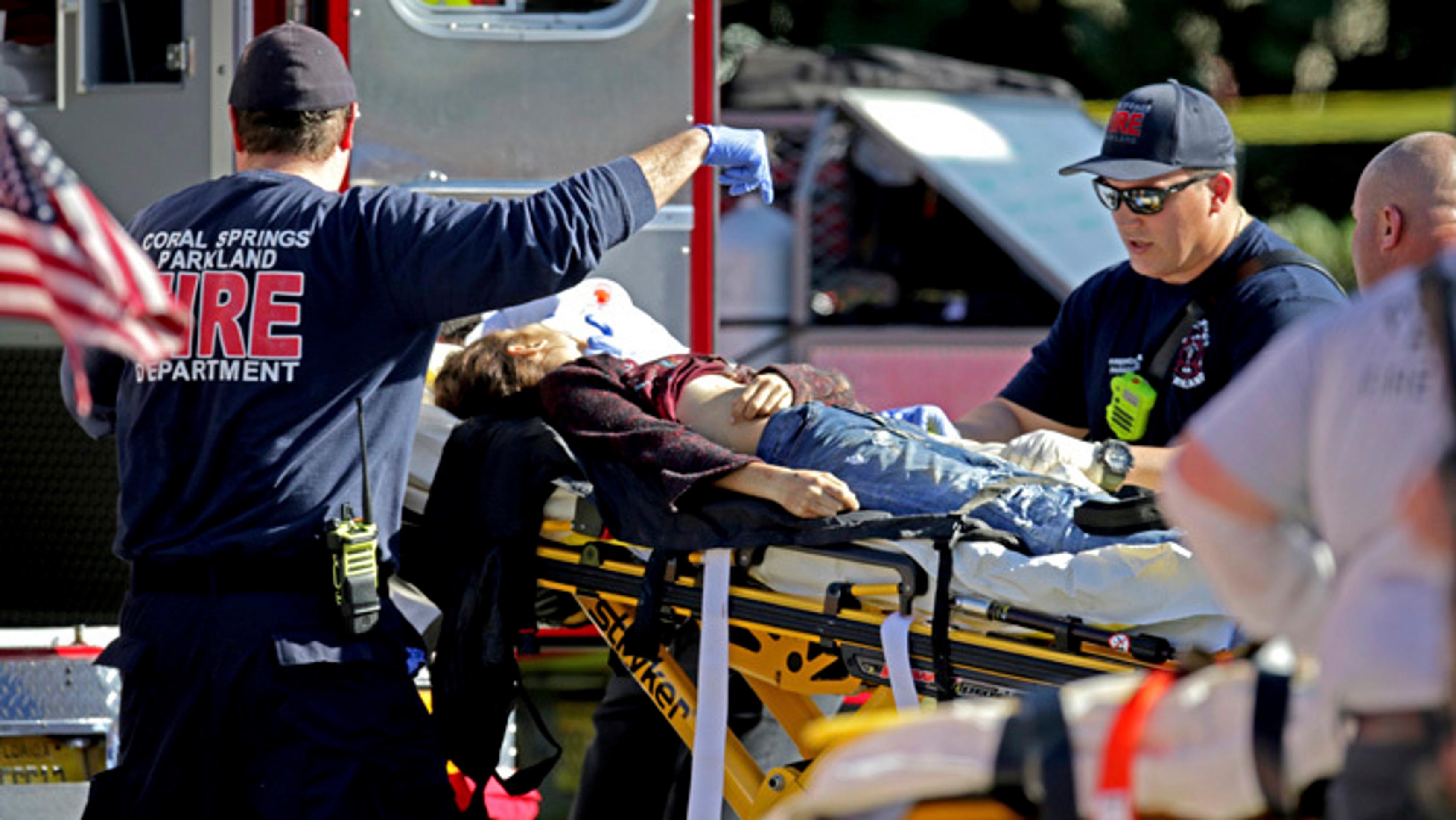 Traja najlepší v mužskom zjazde na ZOH 2018 - zľava druhý Nór Kjetil Jansrud, jeho krajan - víťaz Aksel Lund Svindal a tretí Šva