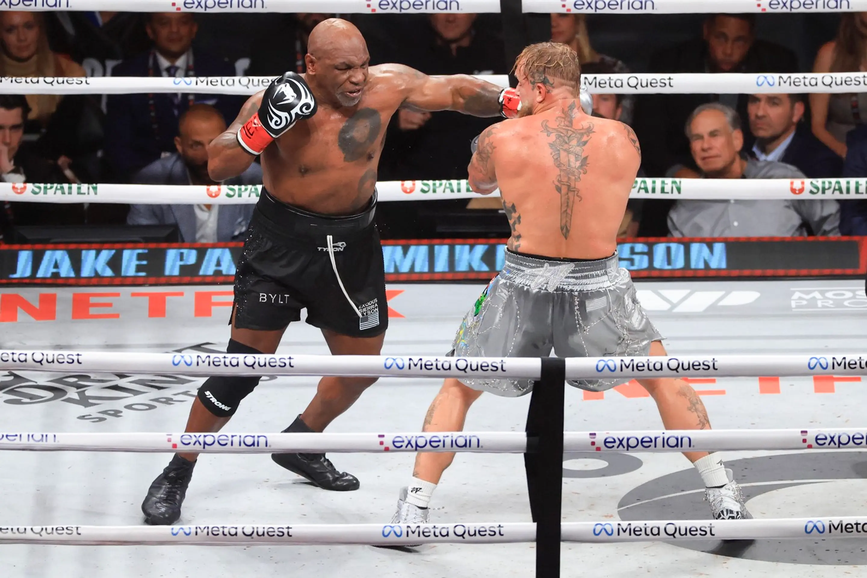 Hviezda sociálnych sietí Jake Paul porazil boxerskú legendu Mikea Tysona
